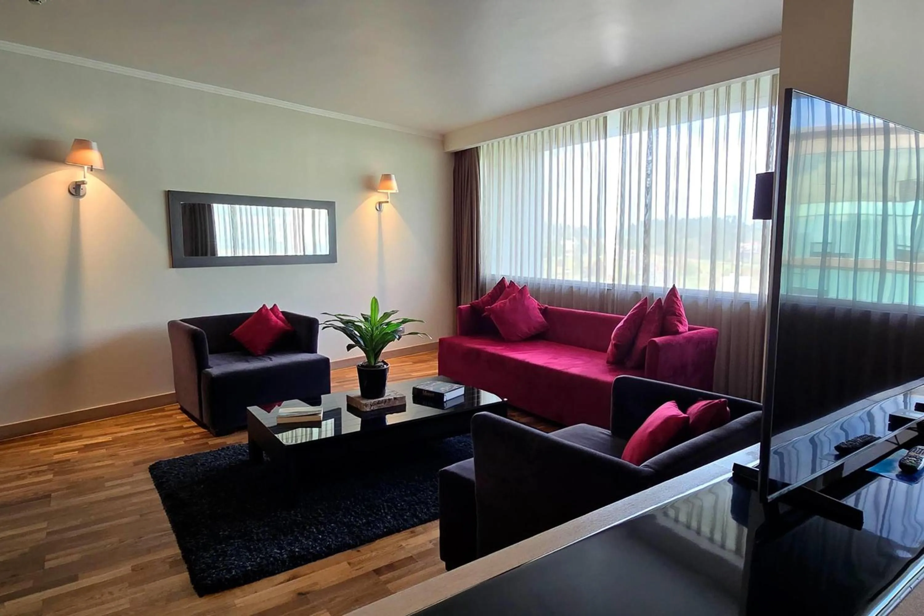 Photo of the whole room in Wyndham Concepcion Pettra