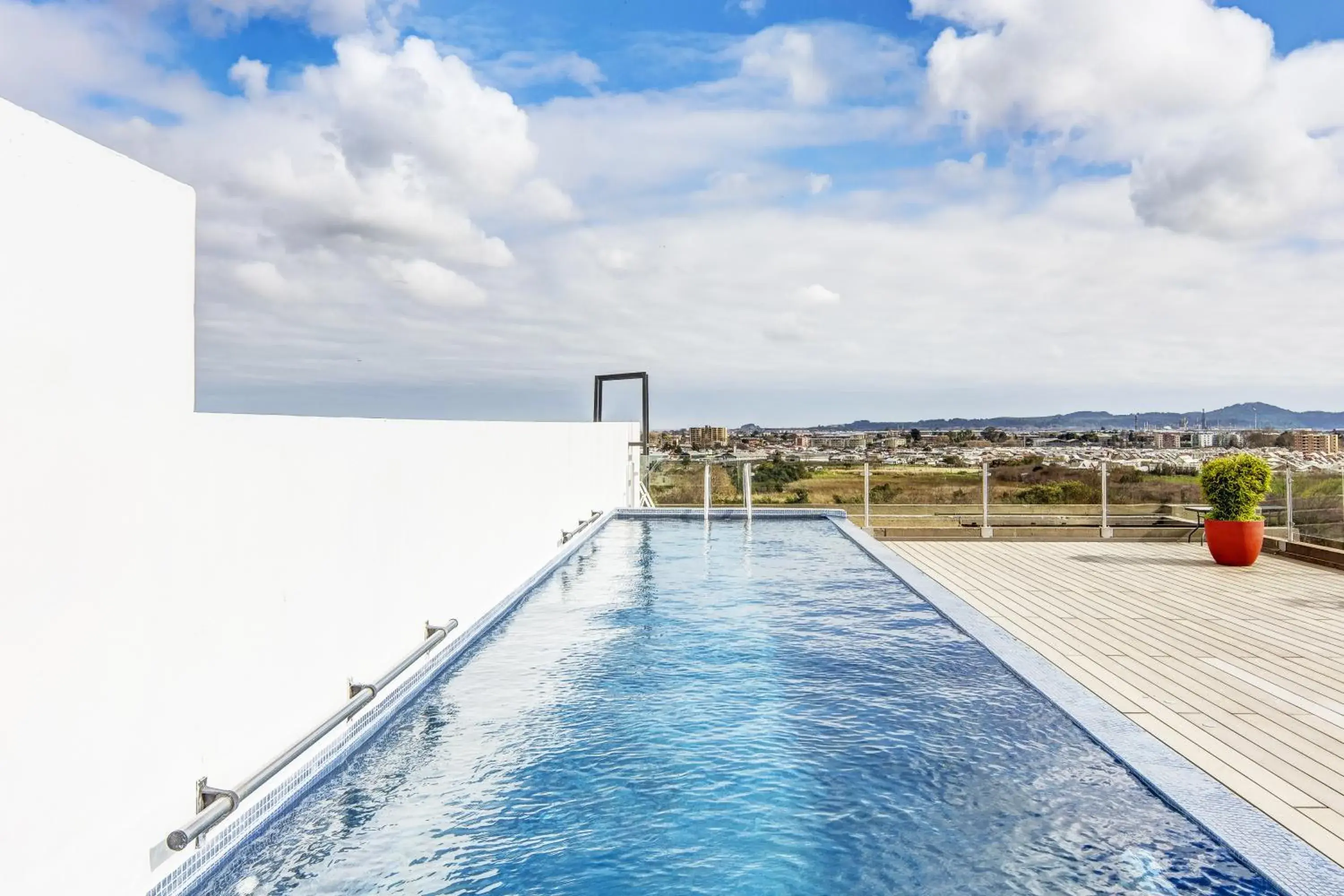 Swimming pool in Wyndham Concepcion Pettra Swimming pool in Wyndham Concepcion Pettra