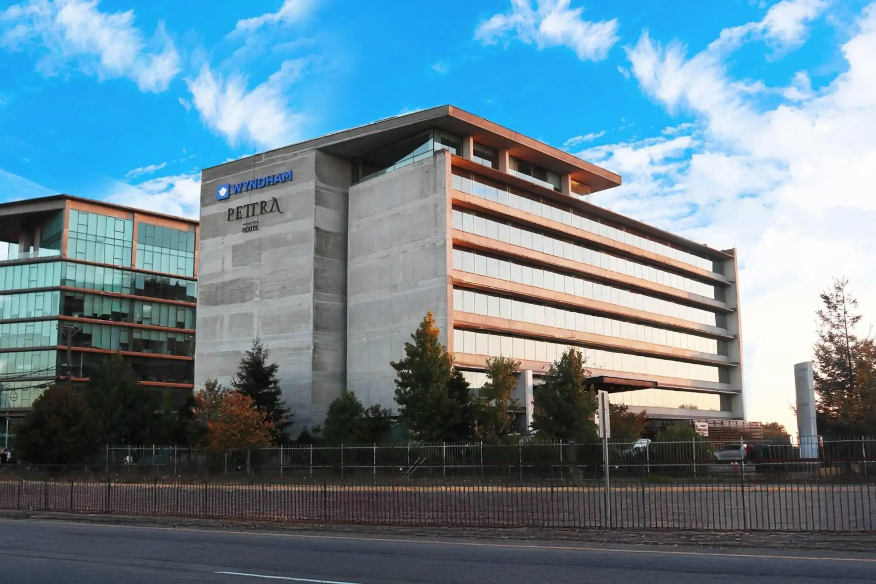 Property building in Wyndham Concepcion Pettra Property building in Wyndham Concepcion Pettra