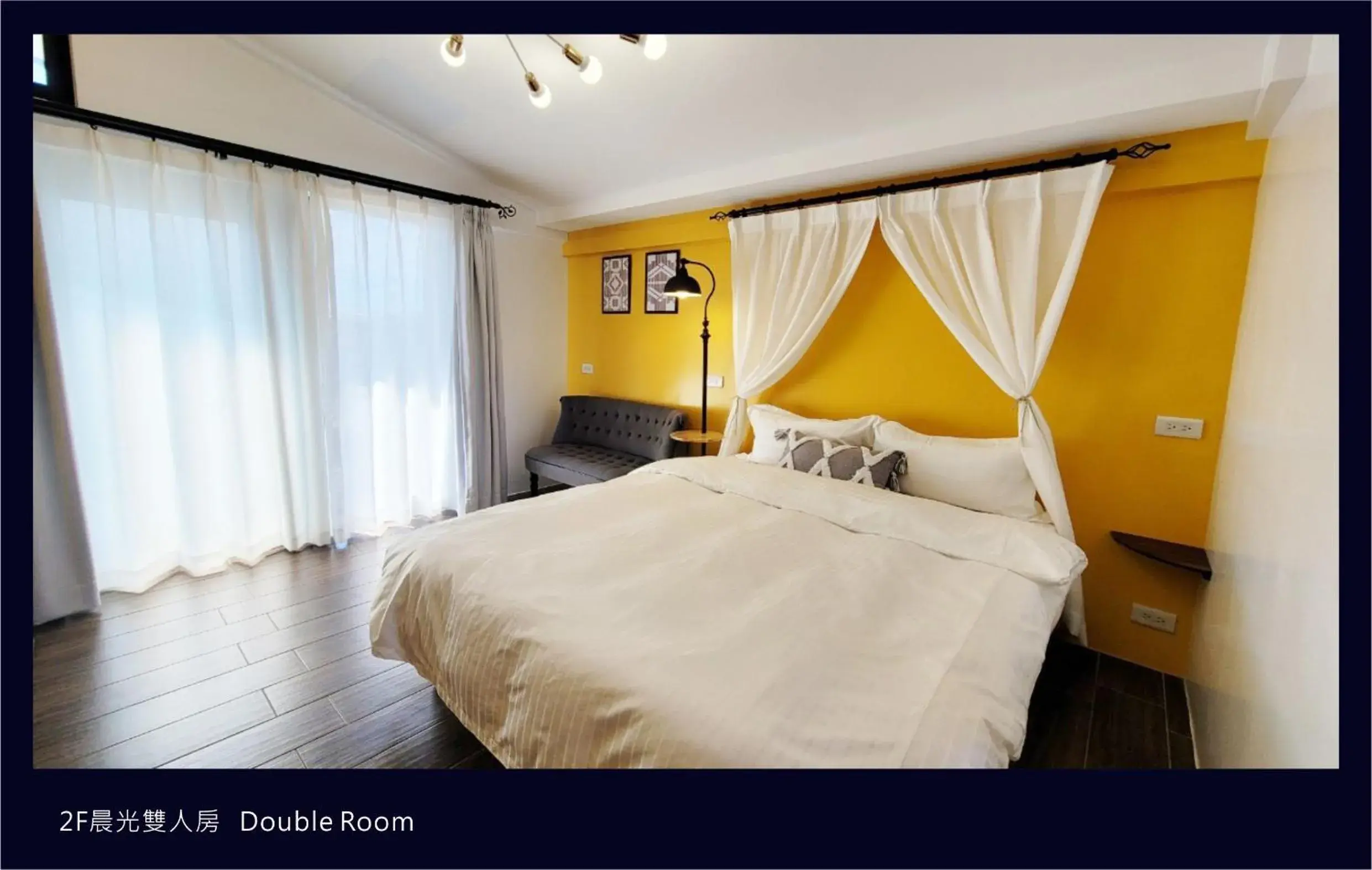 Deluxe Double Room with Balcony in Top Sunlight Inn Deluxe Double Room with Balcony in Top Sunlight Inn