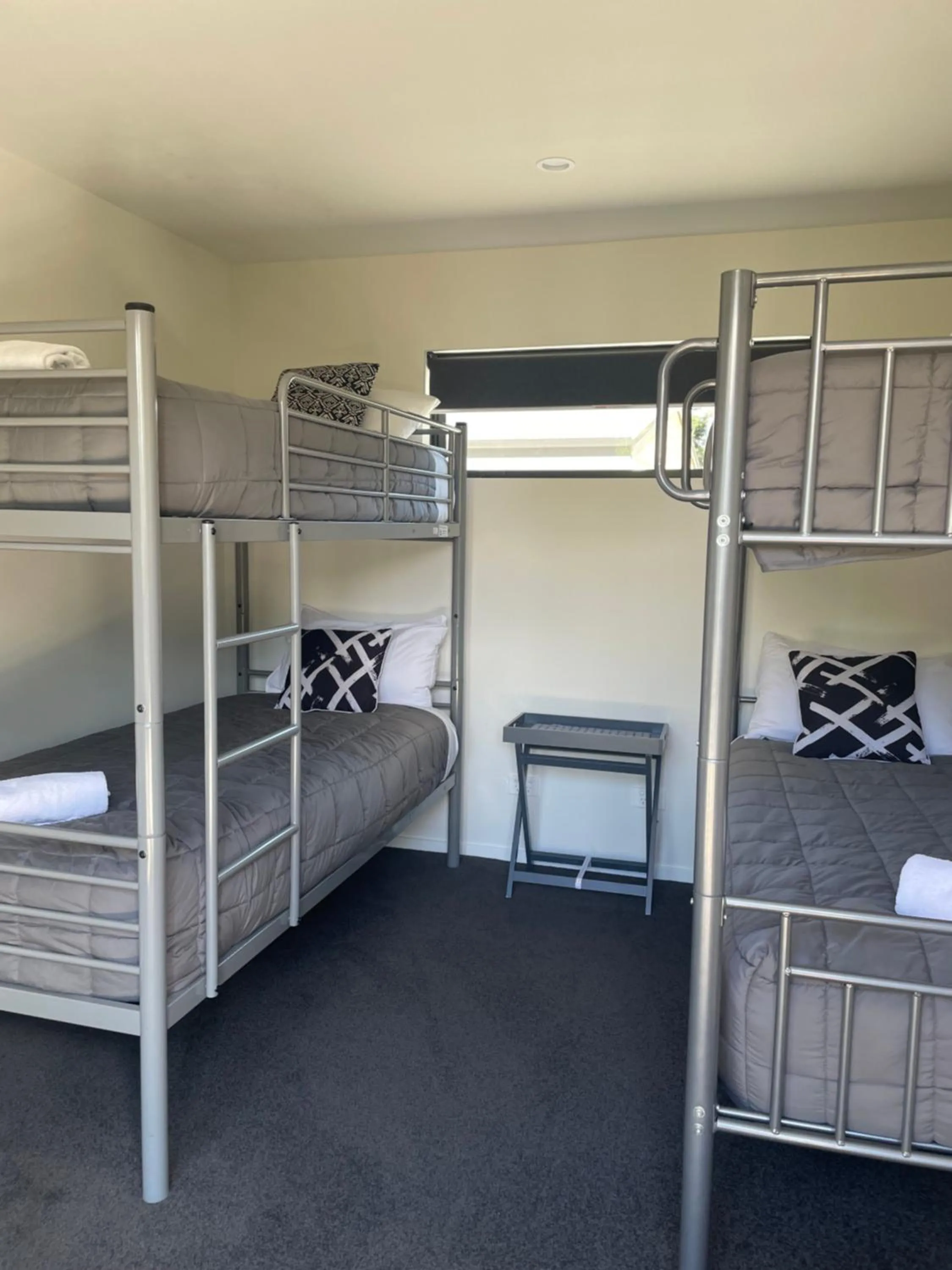 Photo of the whole room, Bed in Kingston TOP 10 Holiday Park