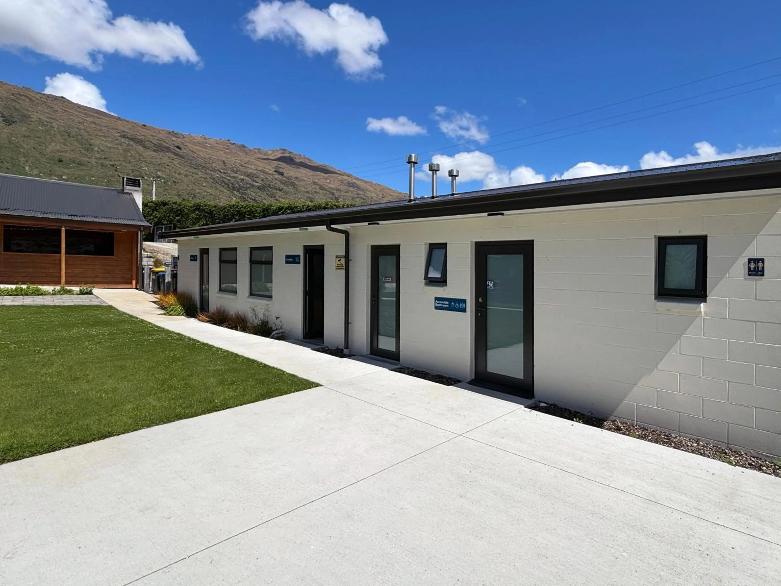 Property building in Kingston TOP 10 Holiday Park