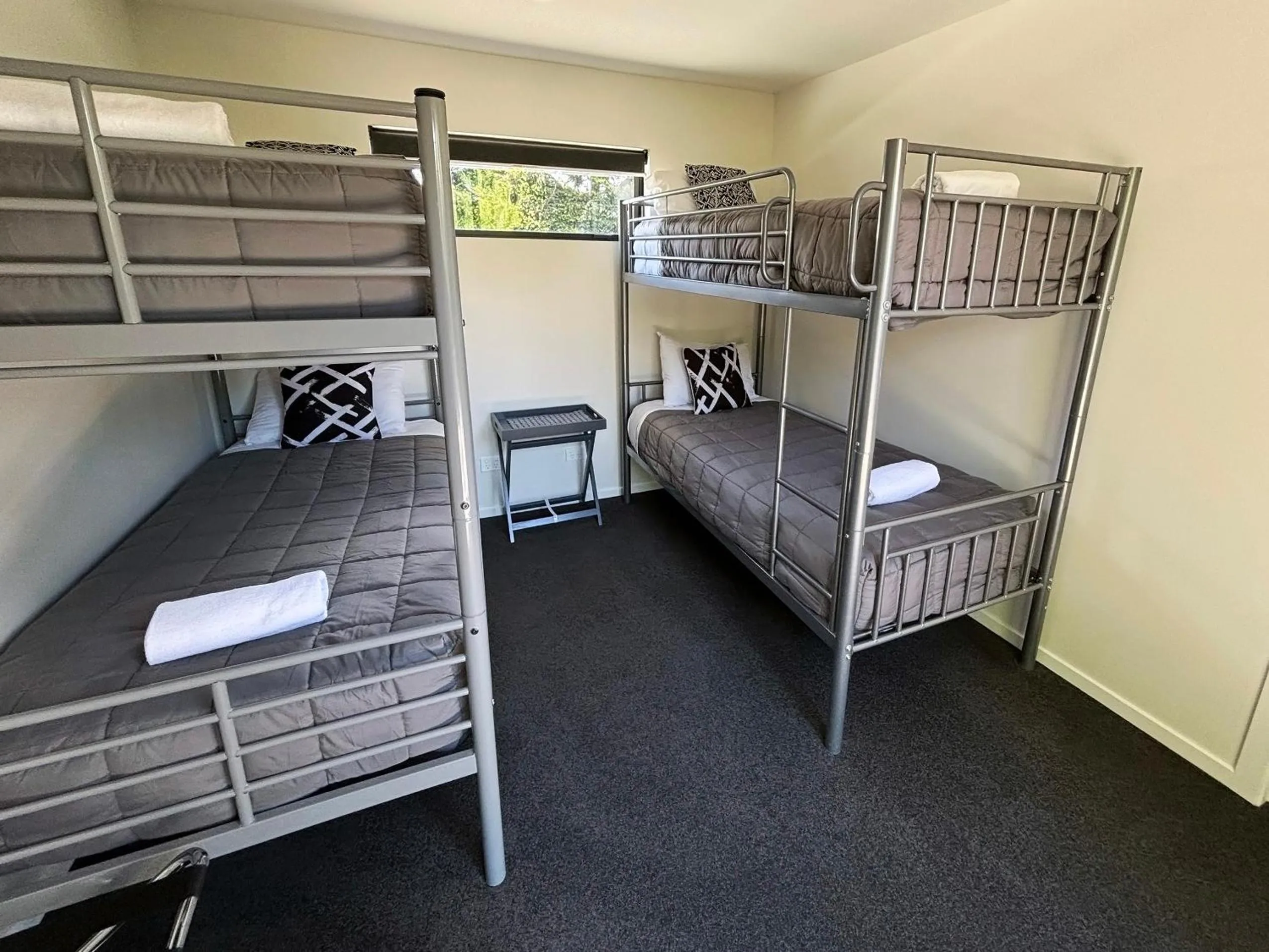 Bedroom, Bed in Kingston TOP 10 Holiday Park