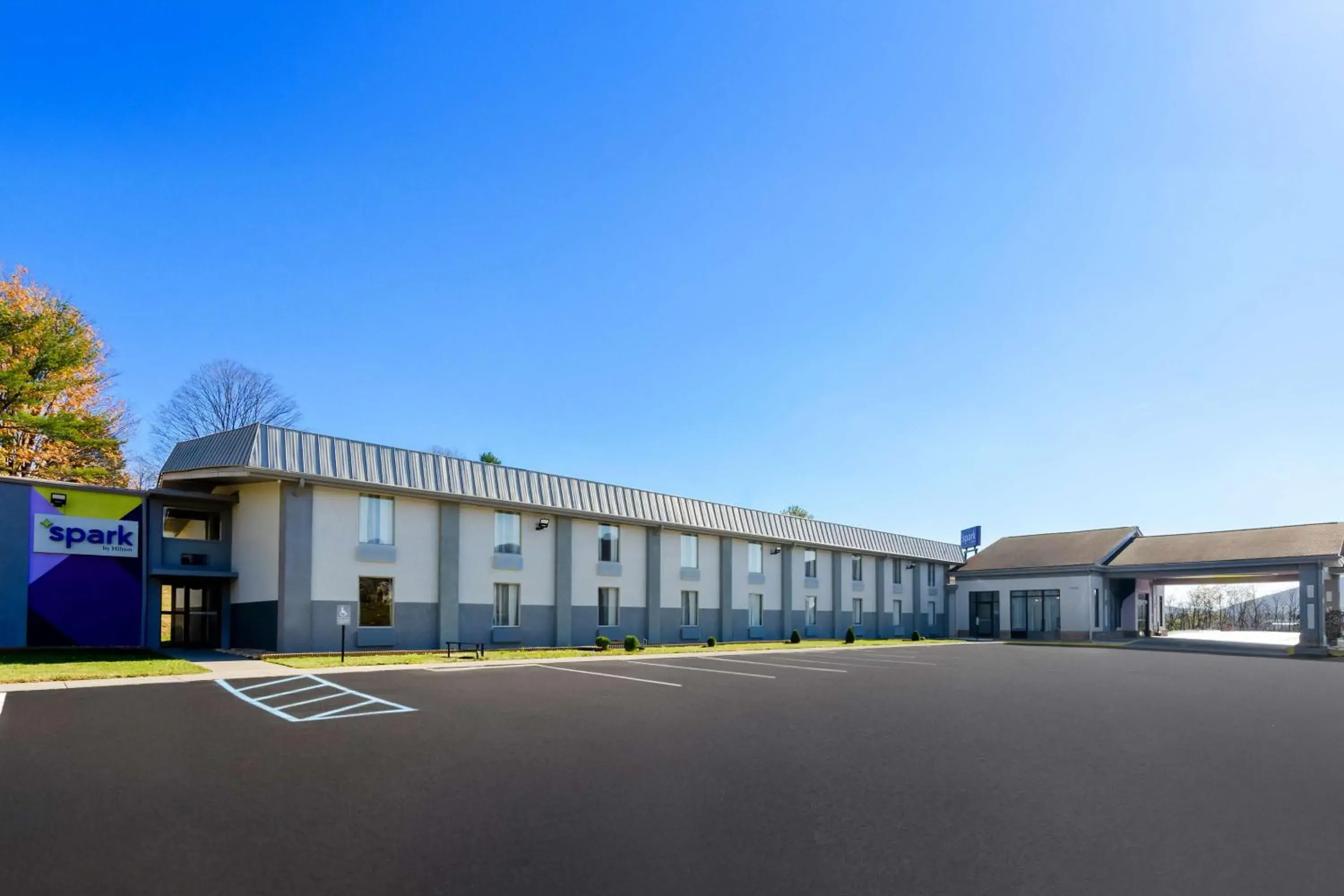 Property building in Super 8 by Wyndham Daleville/Roanoke Property building in Super 8 by Wyndham Daleville/Roanoke