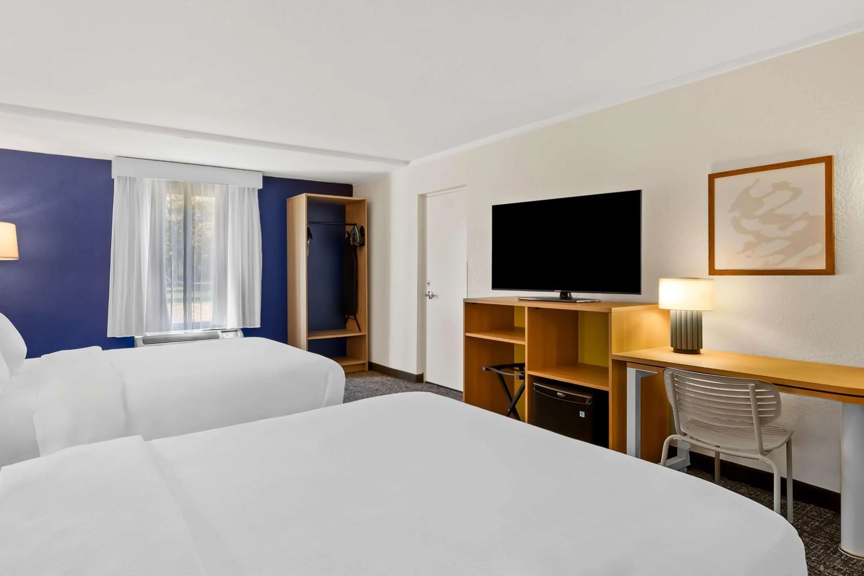 Bed in Spark by Hilton Daleville Roanoke North