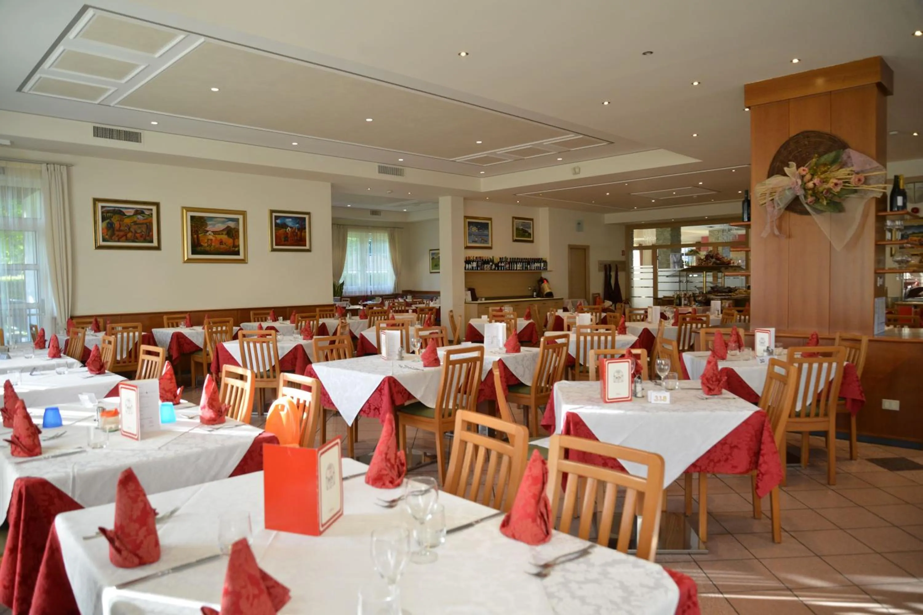 Restaurant/places to eat in Hotel Bel Sit