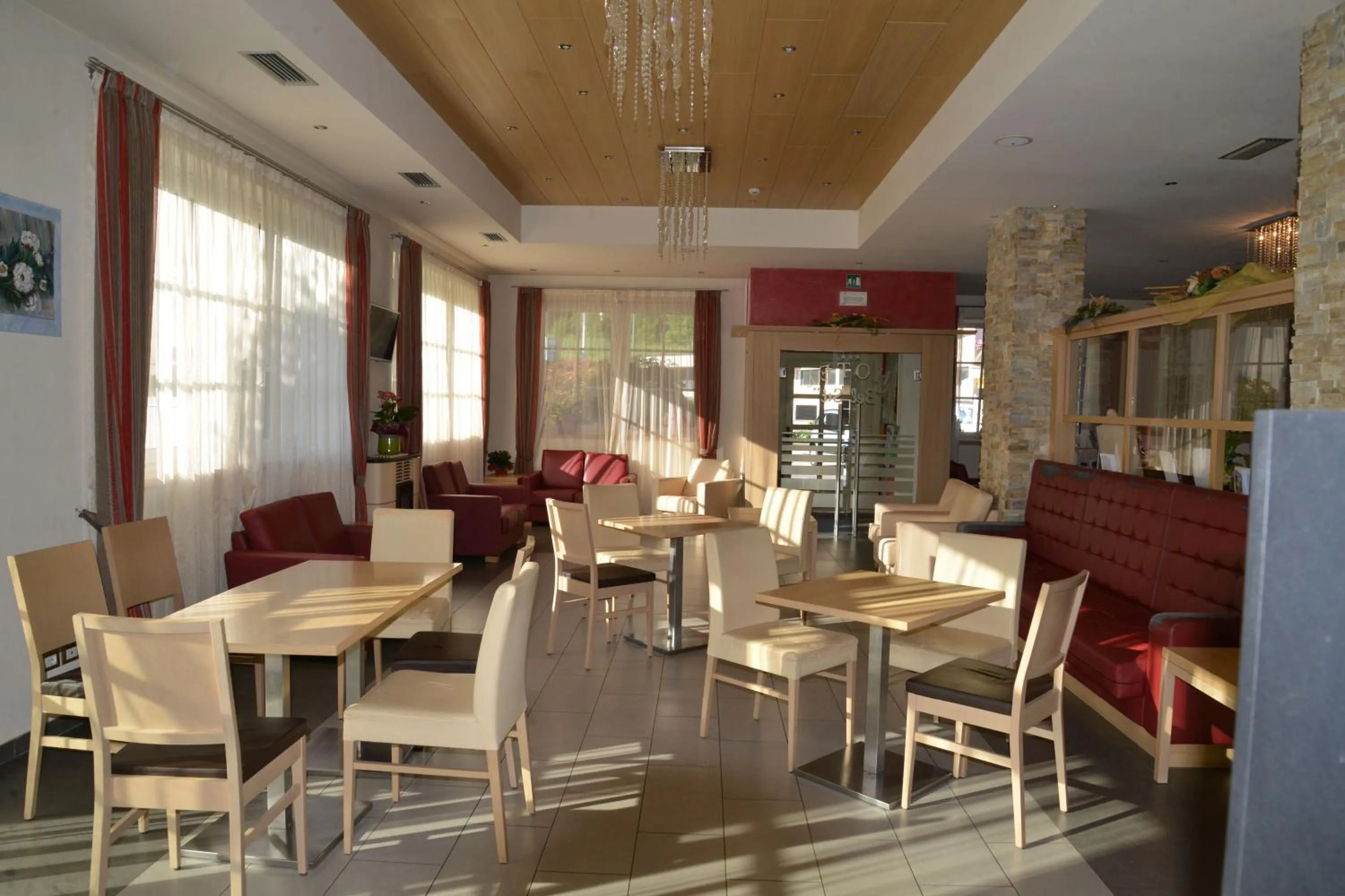 Restaurant/places to eat in Hotel Bel Sit