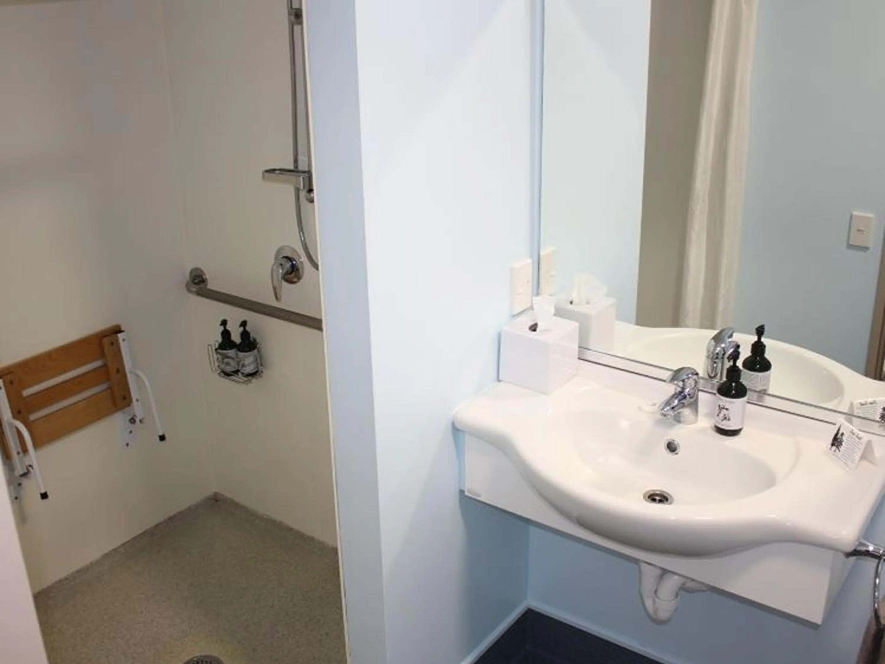 Bathroom in ASURE Scenic Route Motor Lodge