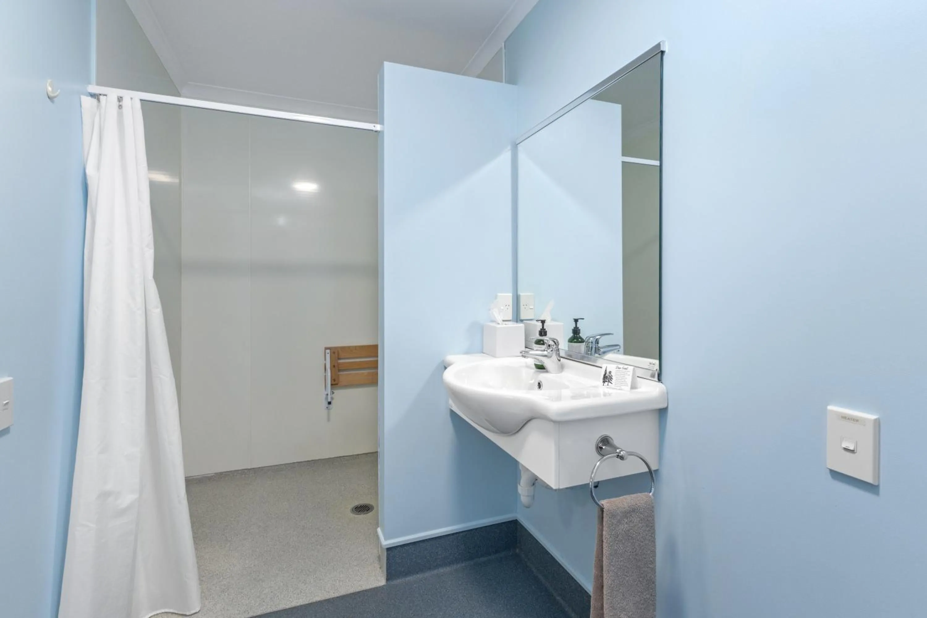 Bathroom in ASURE Scenic Route Motor Lodge