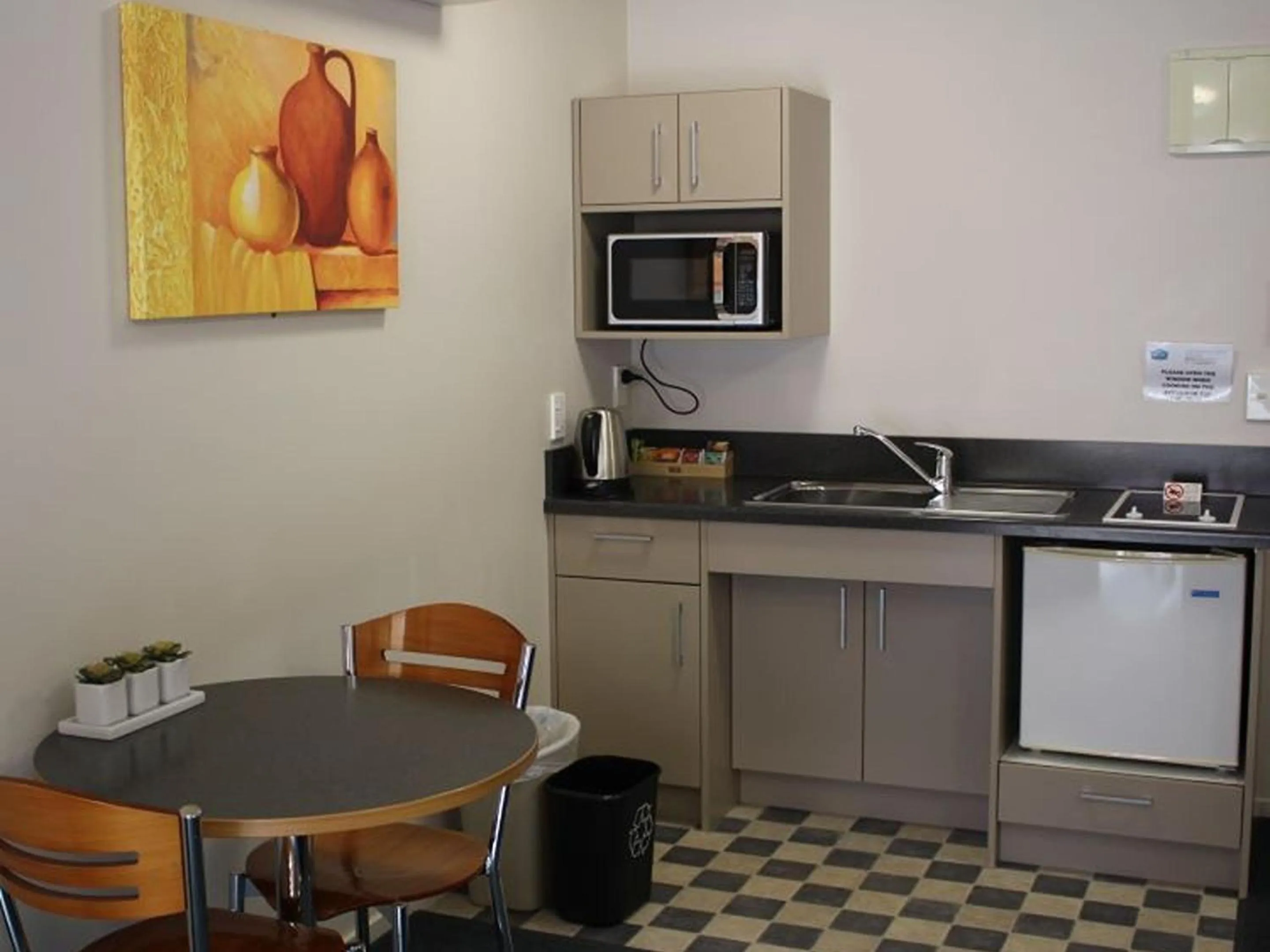 Kitchen or kitchenette in ASURE Scenic Route Motor Lodge