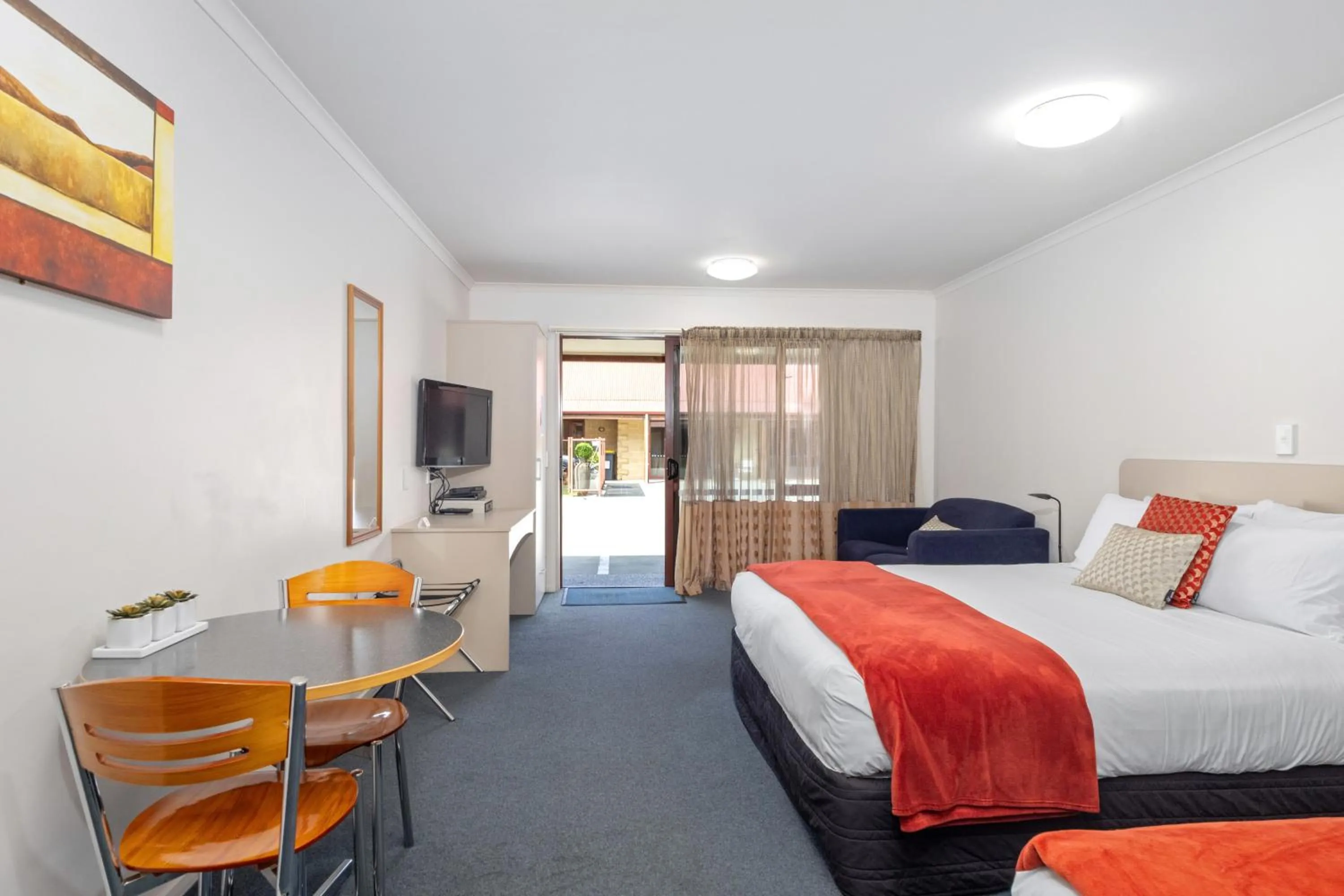 Bed in ASURE Scenic Route Motor Lodge