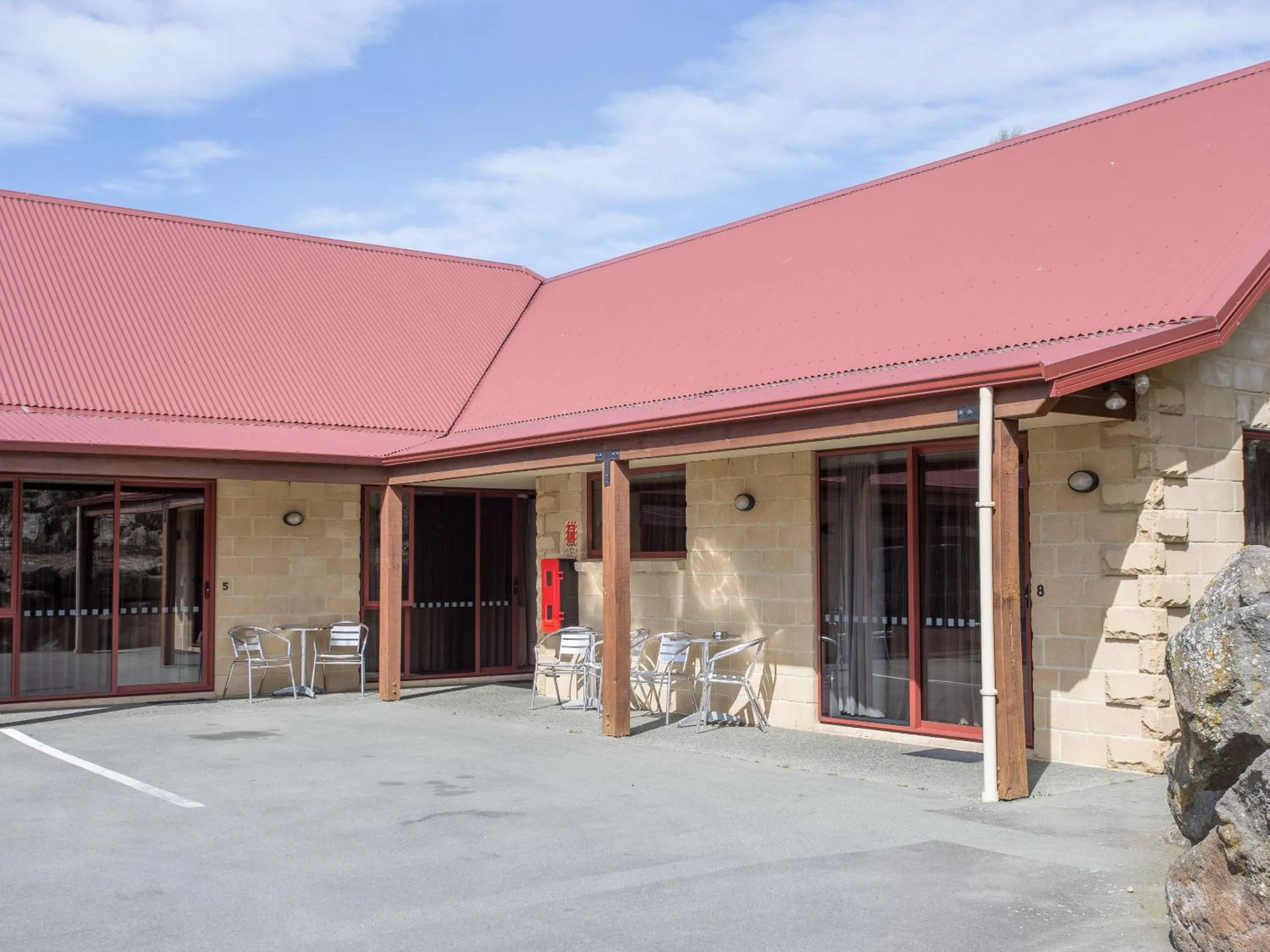 Patio in ASURE Scenic Route Motor Lodge