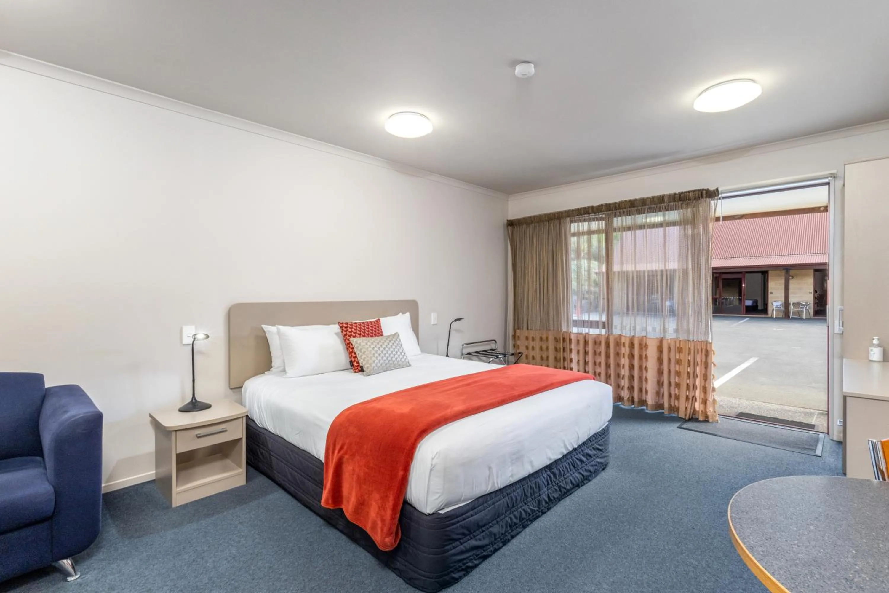 Bed in ASURE Scenic Route Motor Lodge