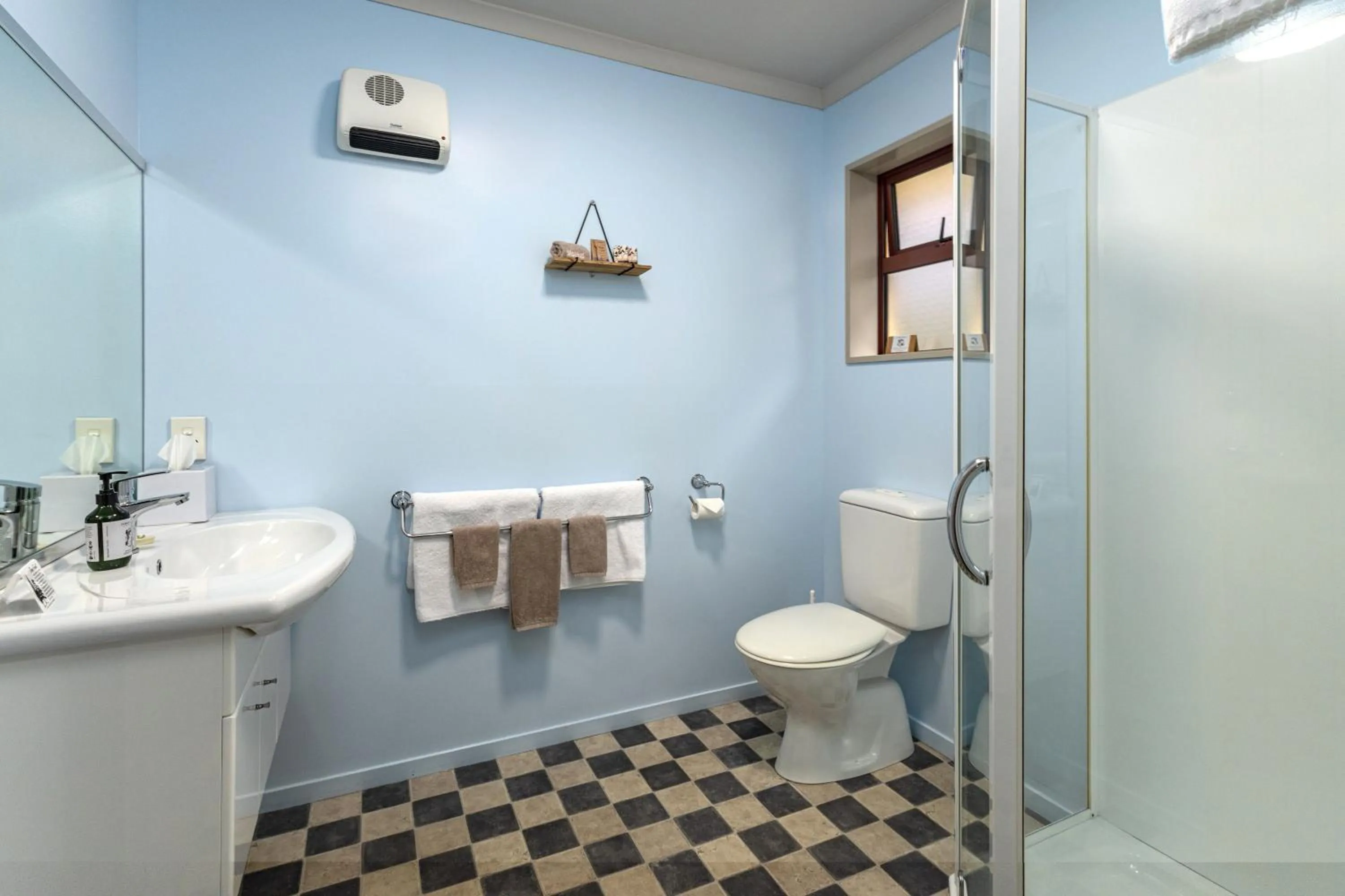 Bathroom in ASURE Scenic Route Motor Lodge