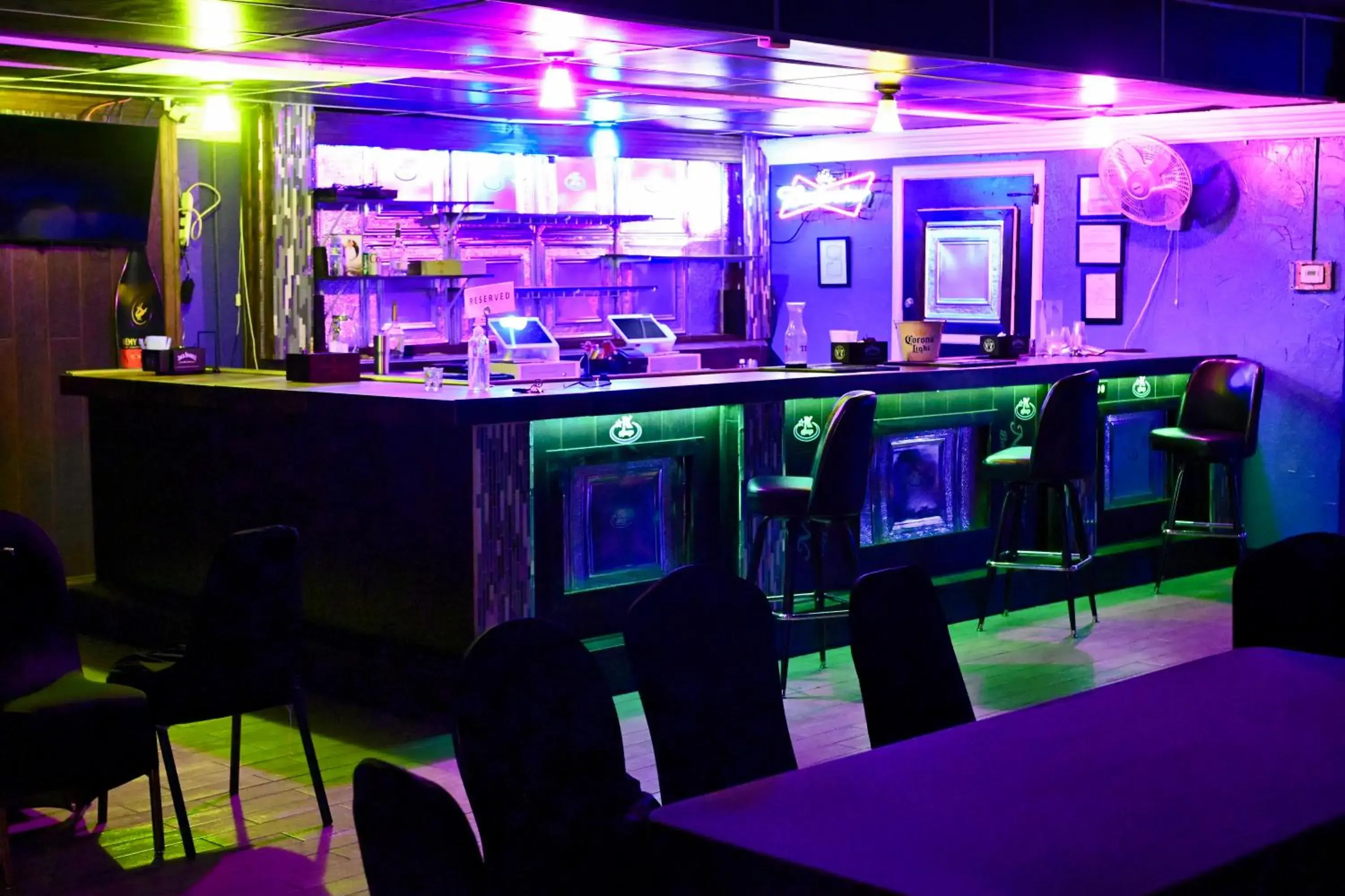 Restaurant/places to eat in R Nite Star Inn and Suites -Home of the Cowboys & Rangers Restaurant/places to eat in R Nite Star Inn and Suites -Home of the Cowboys & Rangers