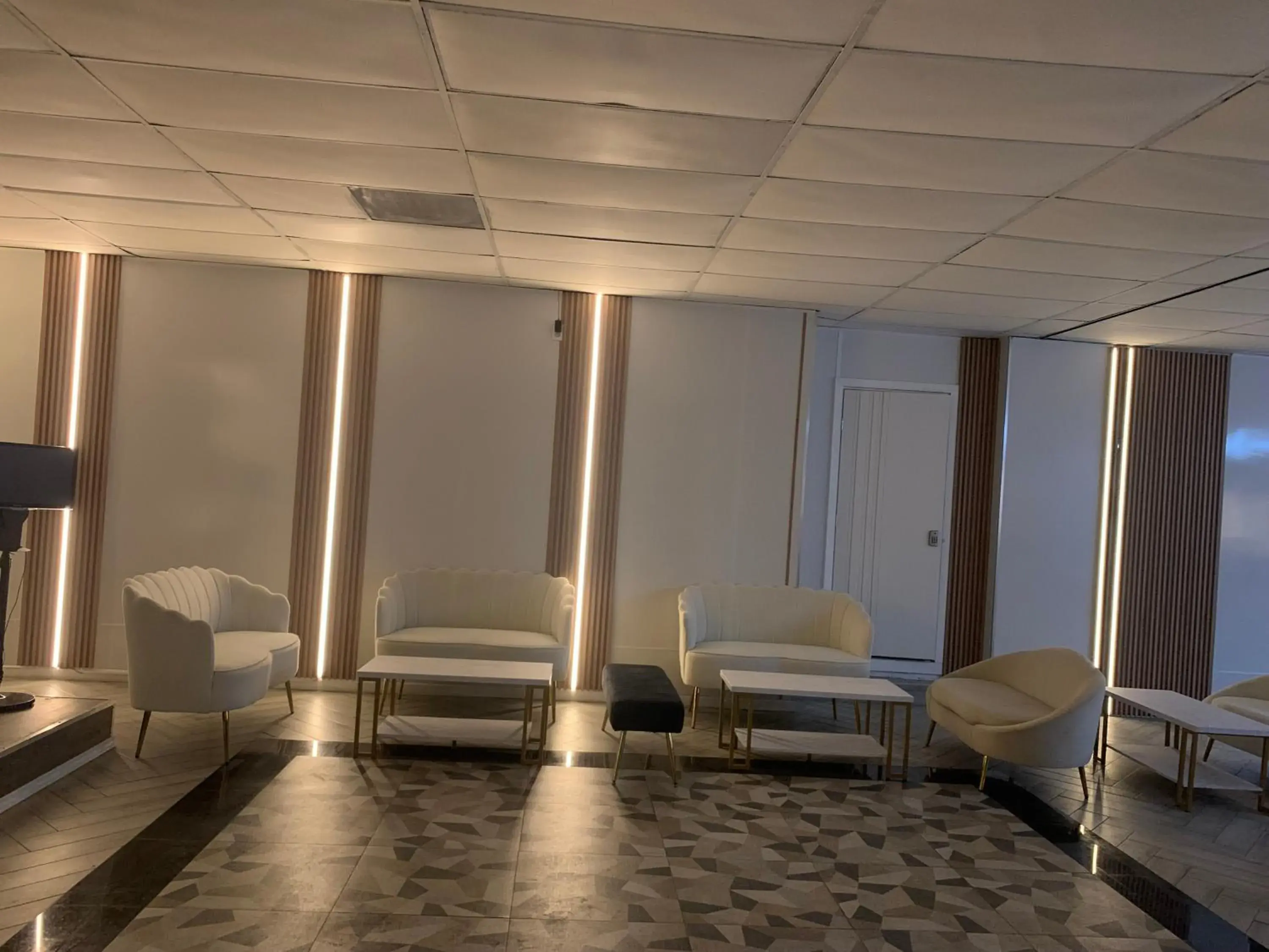 Lounge or bar in R Nite Star Inn and Suites -Home of the Cowboys & Rangers Lounge or bar in R Nite Star Inn and Suites -Home of the Cowboys & Rangers