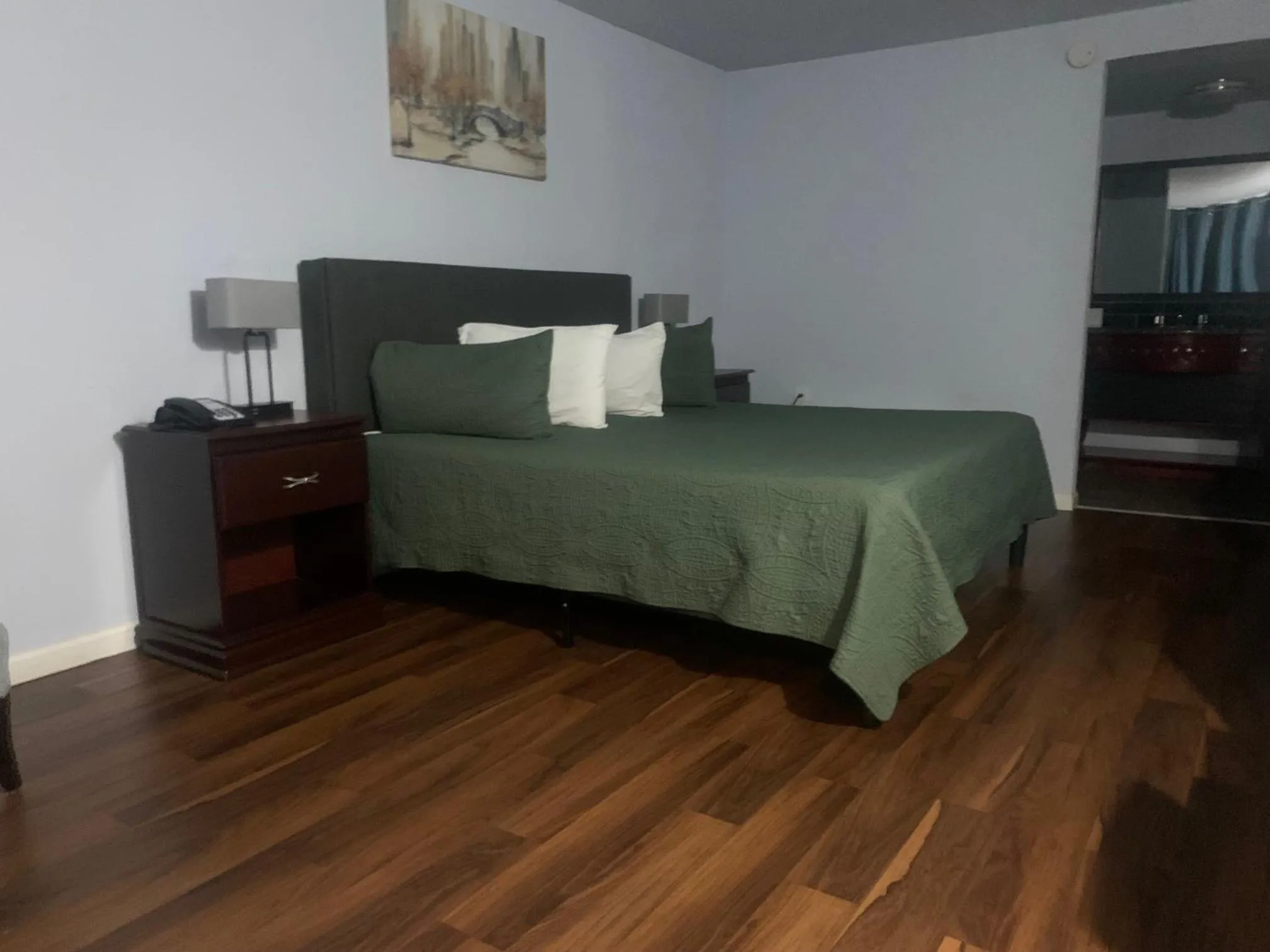 Bed in R Nite Star Inn and Suites -Home of the Cowboys & Rangers