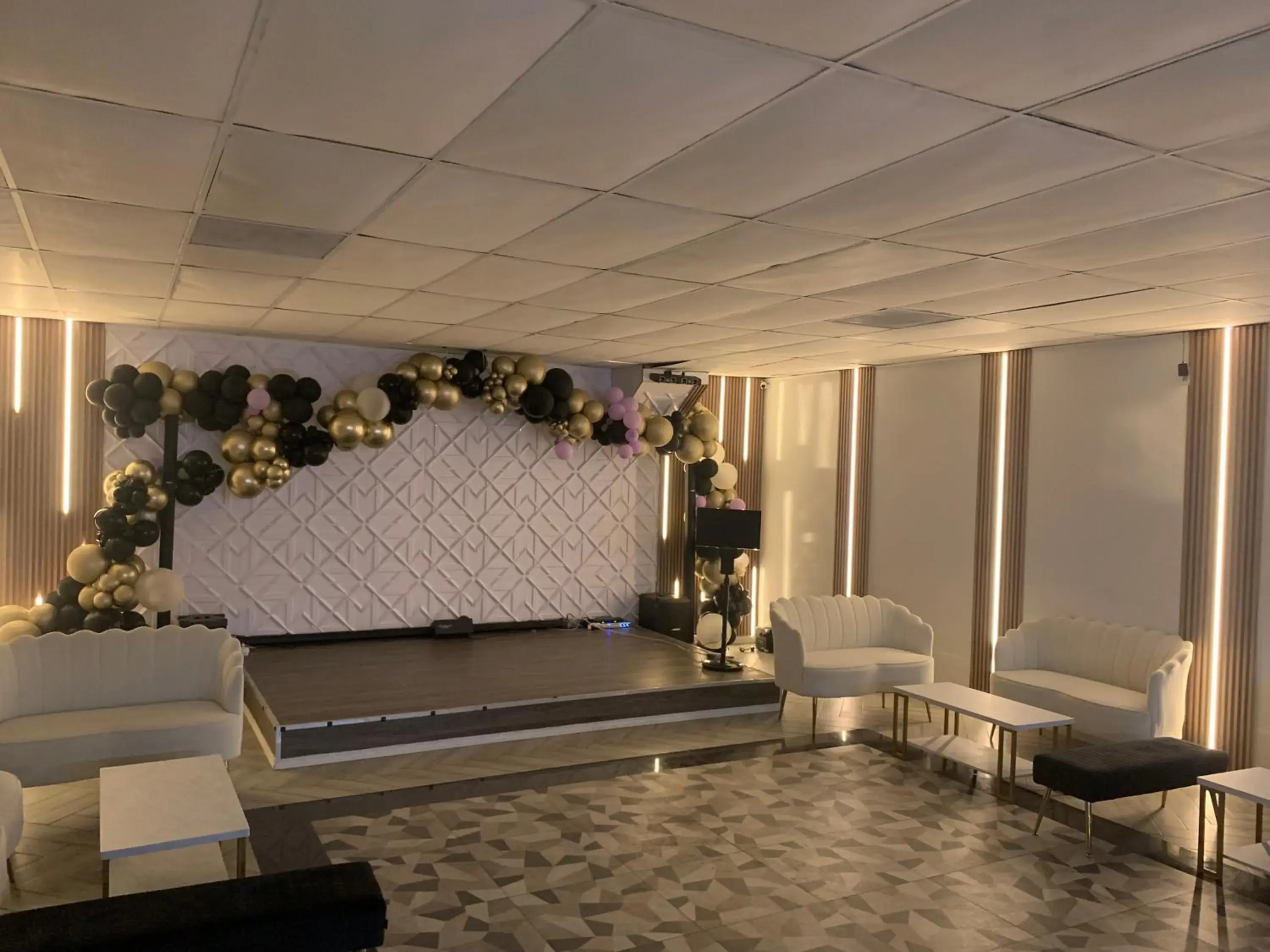 Lounge or bar, Bed in R Nite Star Inn and Suites -Home of the Cowboys & Rangers Lounge or bar, Bed in R Nite Star Inn and Suites -Home of the Cowboys & Rangers