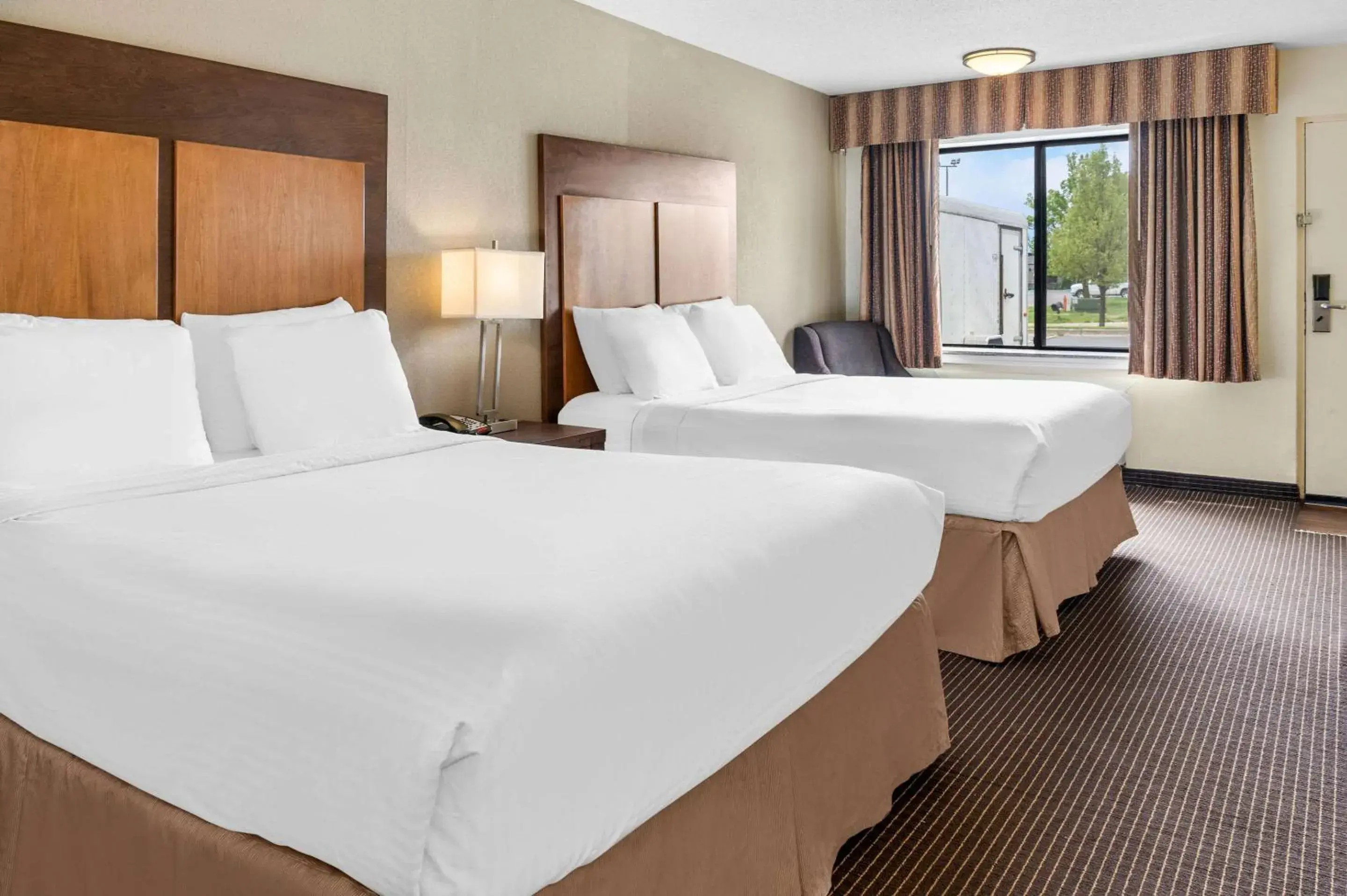 Bedroom, Bed in White Pine Inn & Suites Bedroom, Bed in White Pine Inn & Suites