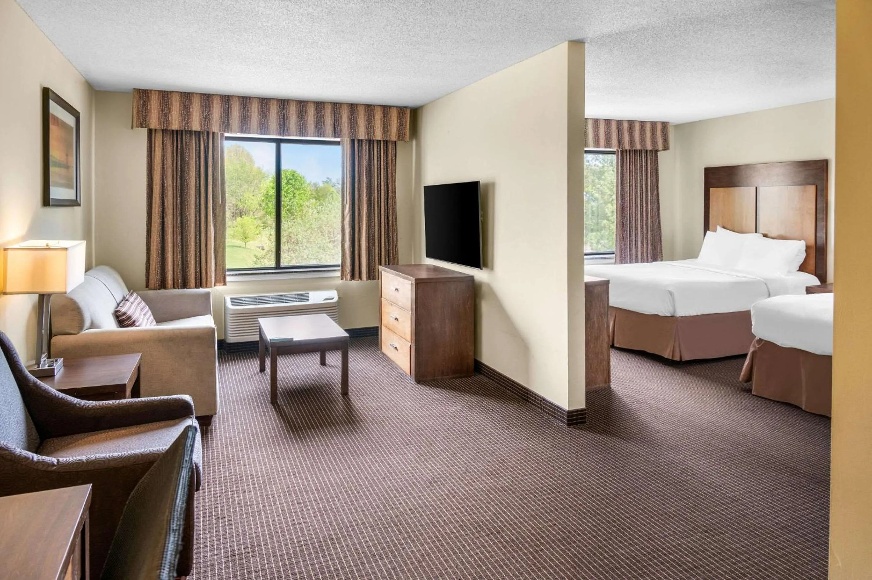 Bedroom, Bed in White Pine Inn & Suites