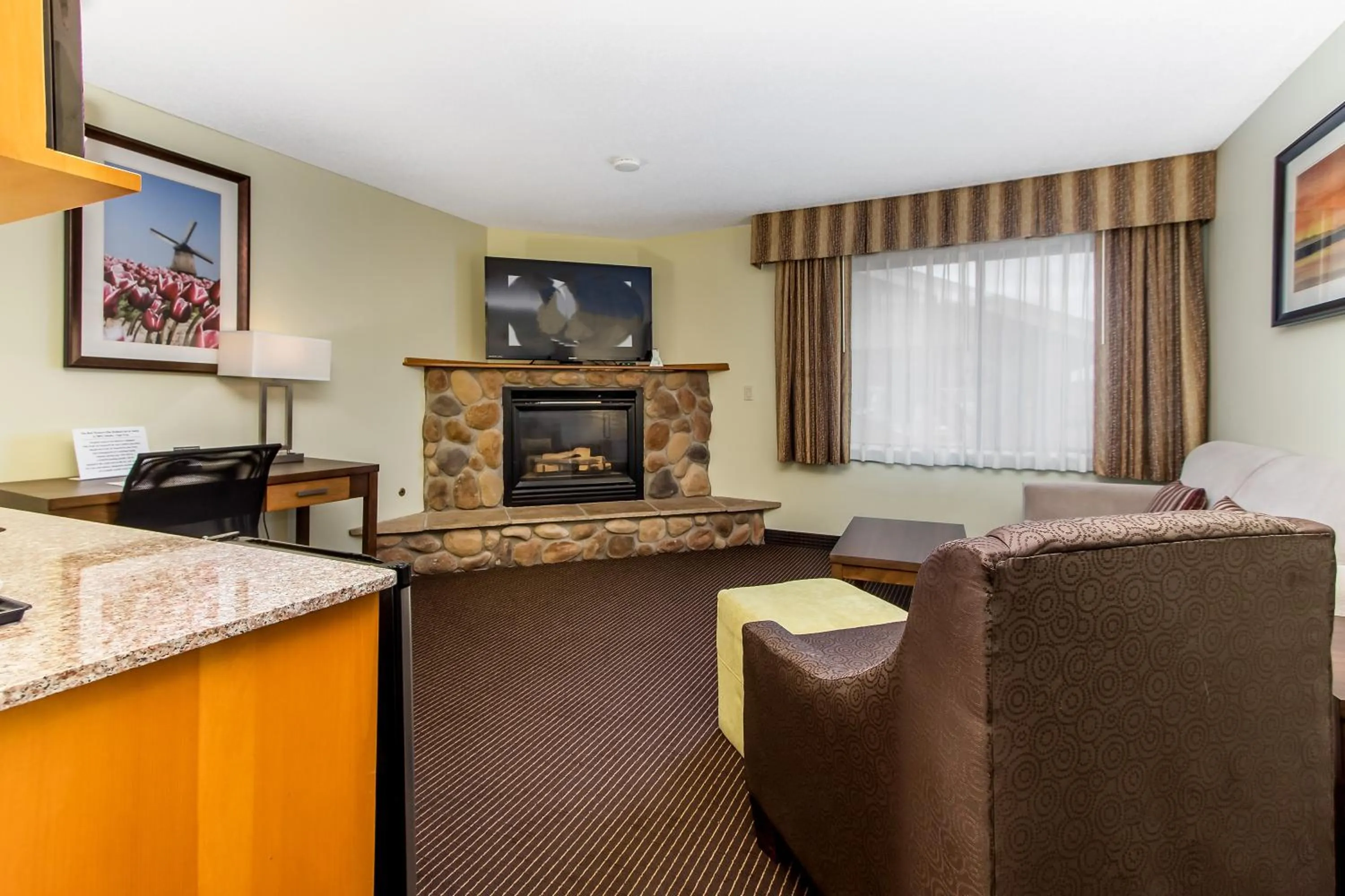 White Pine Inn & Suites