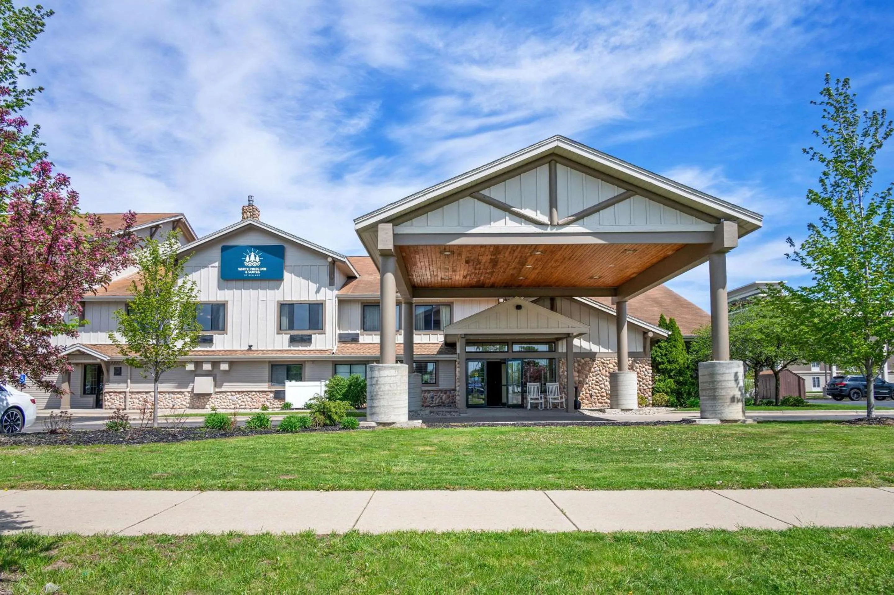 Property building in White Pine Inn & Suites