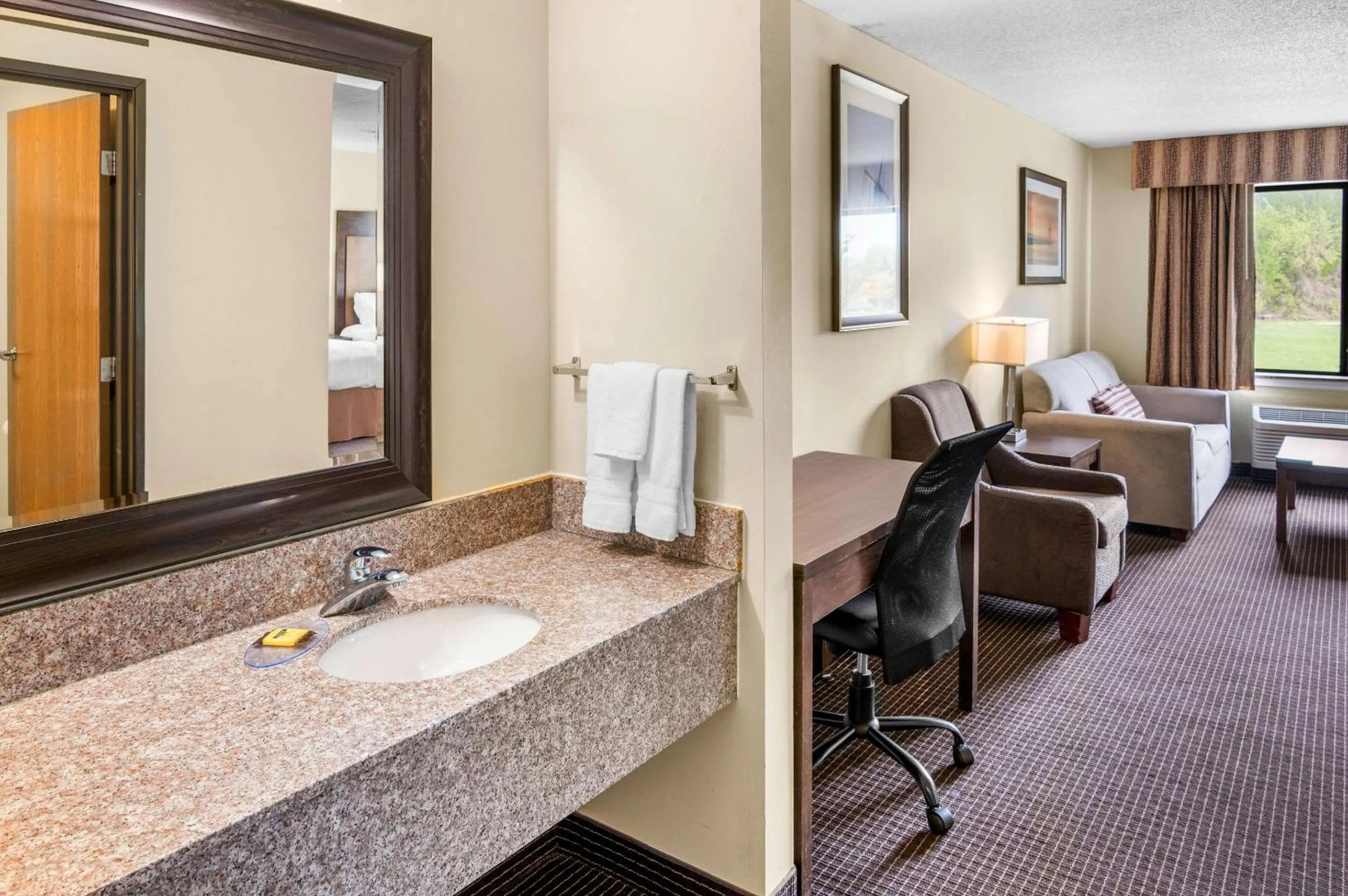 Bedroom in White Pine Inn & Suites