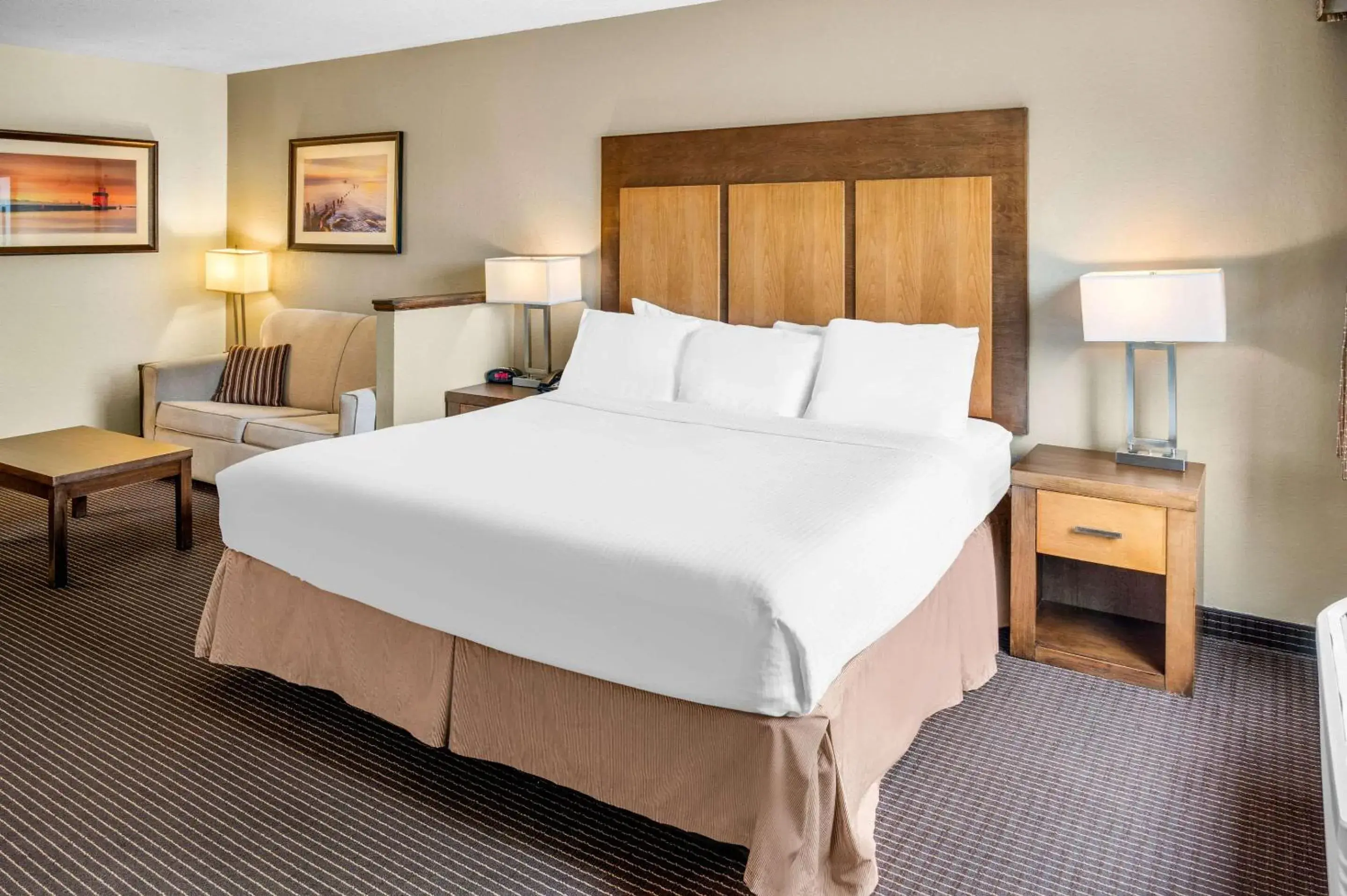 Bedroom, Bed in White Pine Inn & Suites Bedroom, Bed in White Pine Inn & Suites