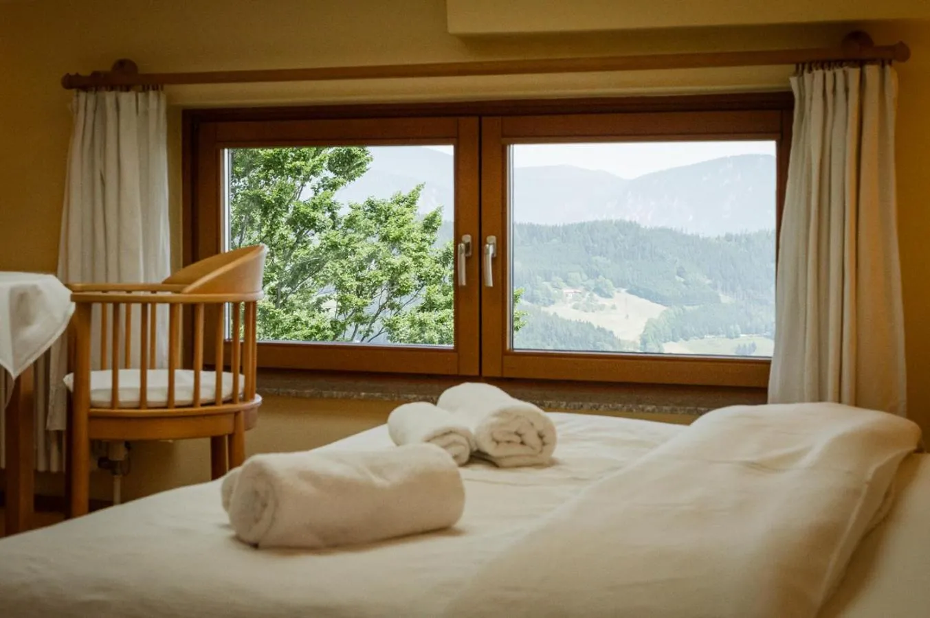 Bed in Panoramahotel Wagner - Das Biohotel am Semmering