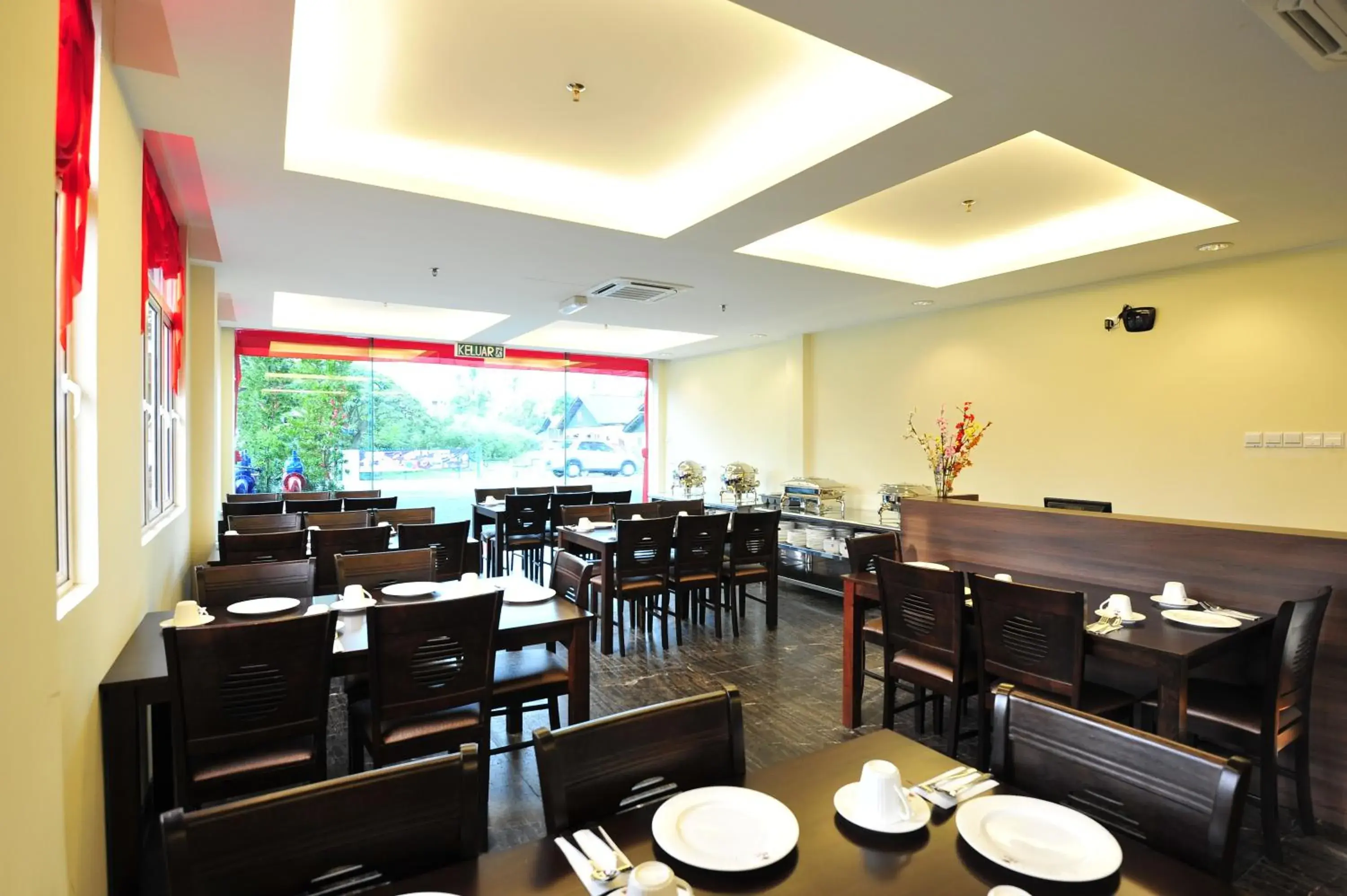 Restaurant/places to eat in Hallmark Crown Hotel Restaurant/places to eat in Hallmark Crown Hotel