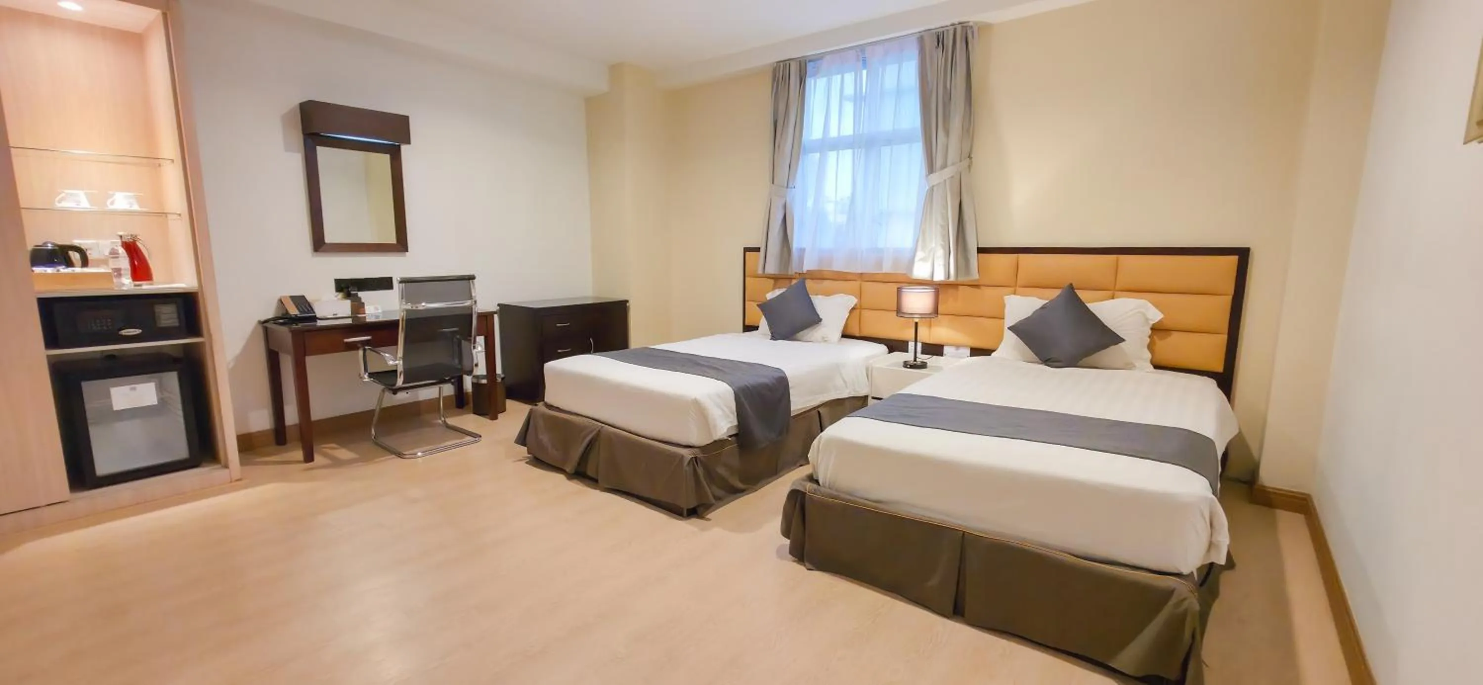 Bedroom, Bed in Hallmark Crown Hotel