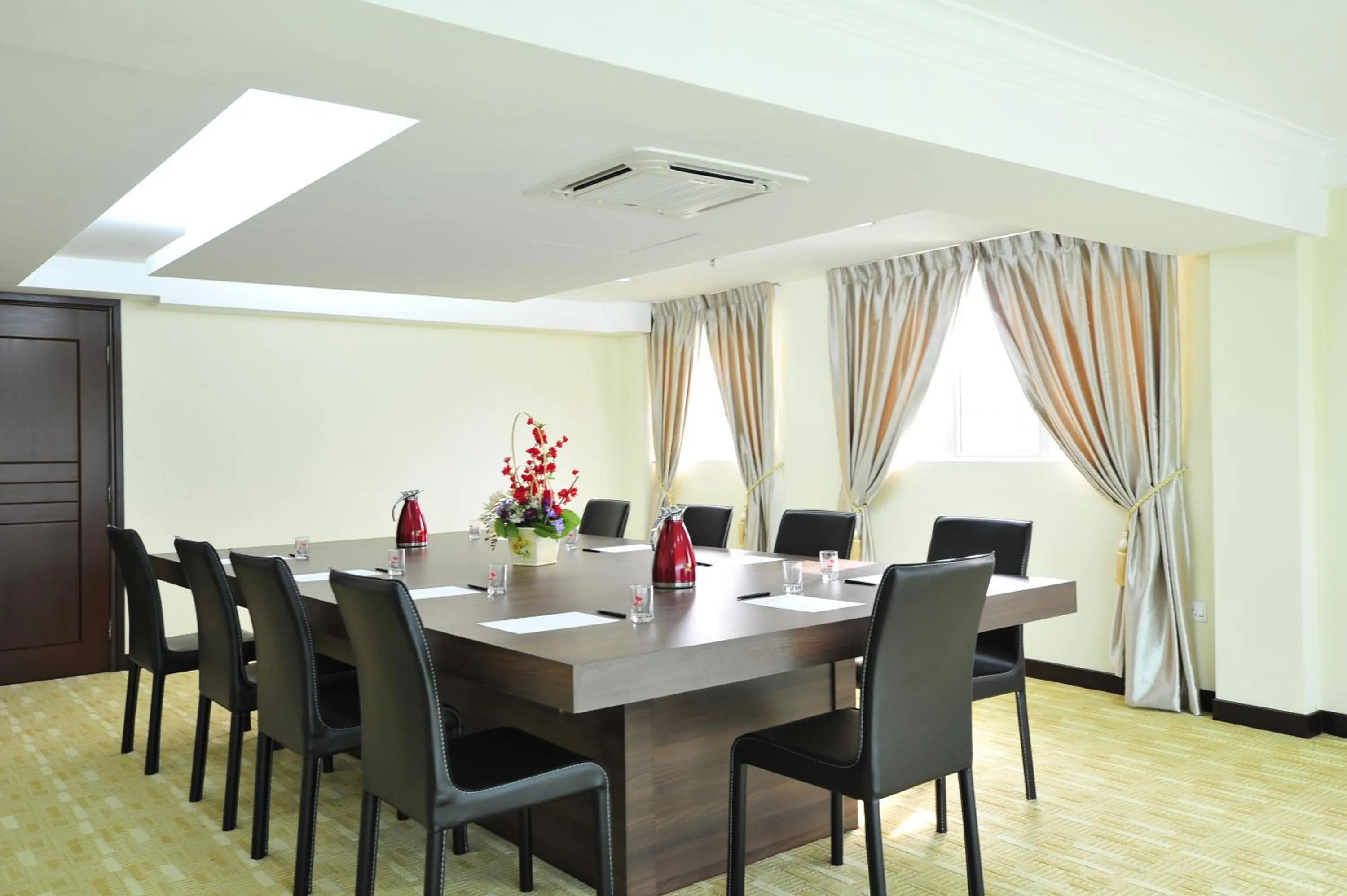 Business facilities in Hallmark Crown Hotel