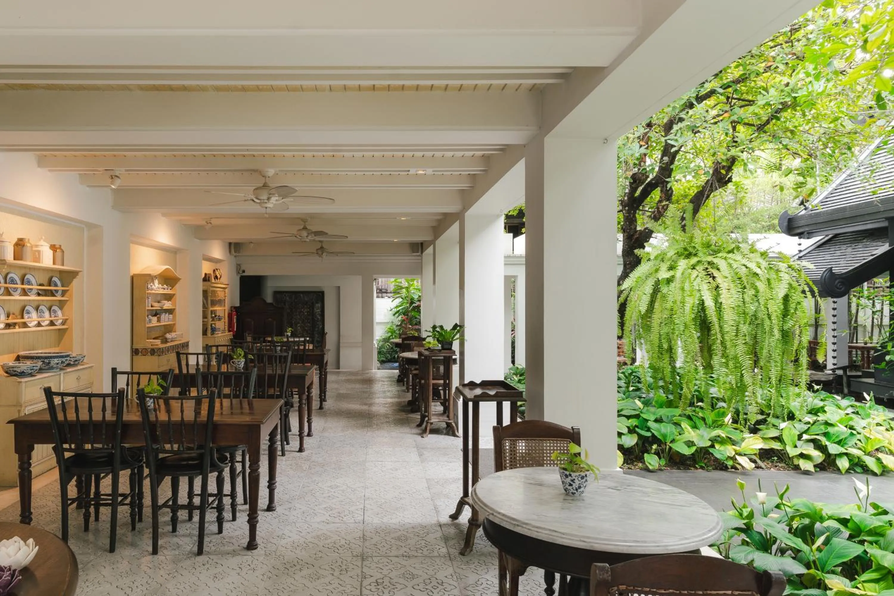 Restaurant/places to eat in Makka Hotel