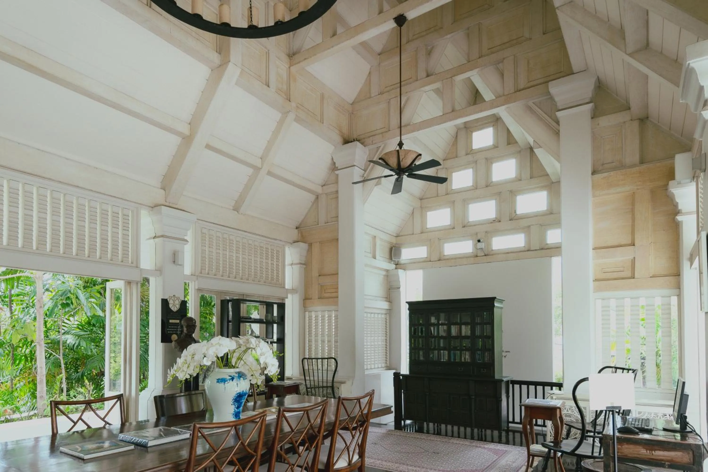 Library in Makka Hotel