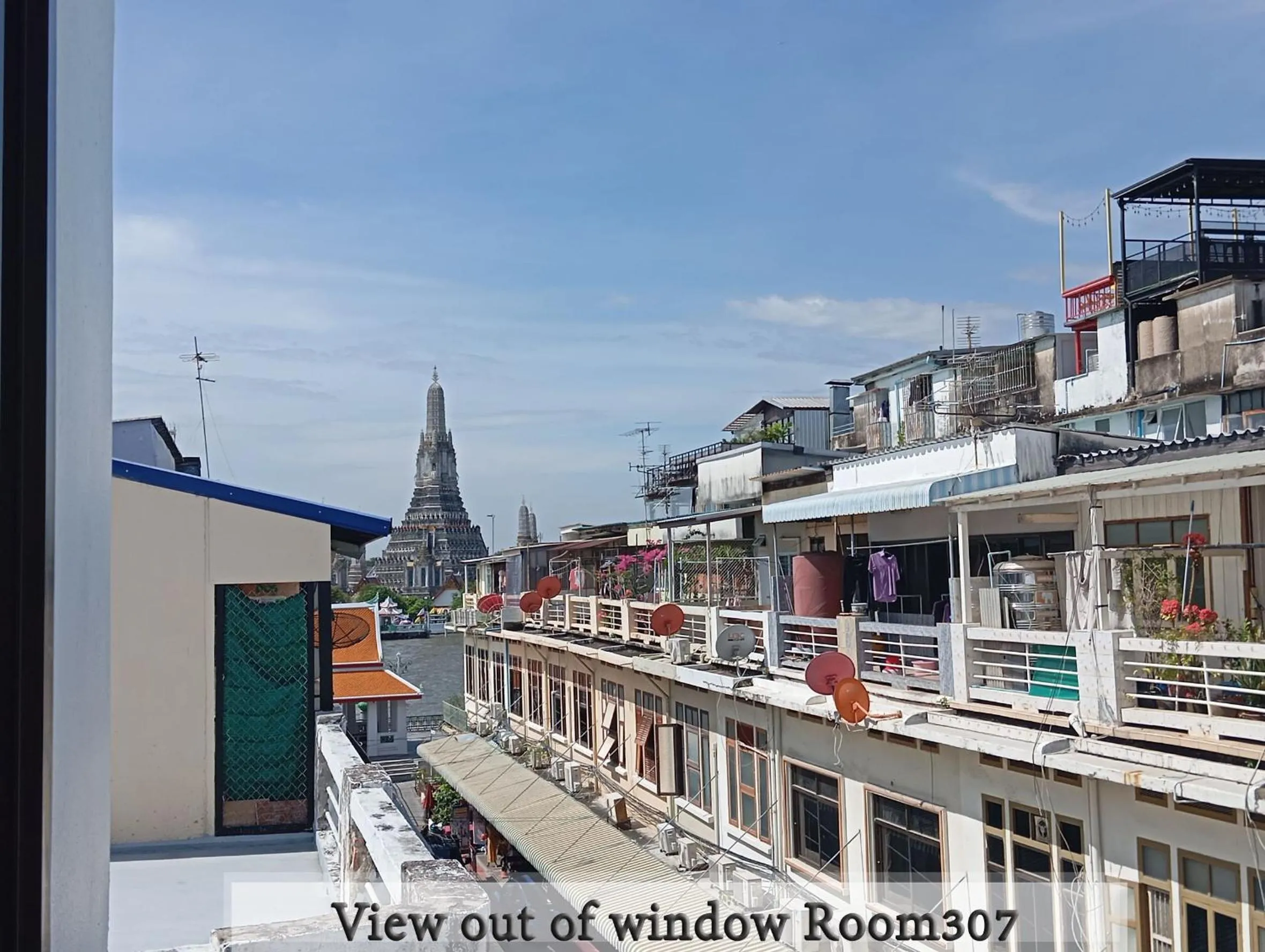 Nearby landmark in Chetuphon Gate