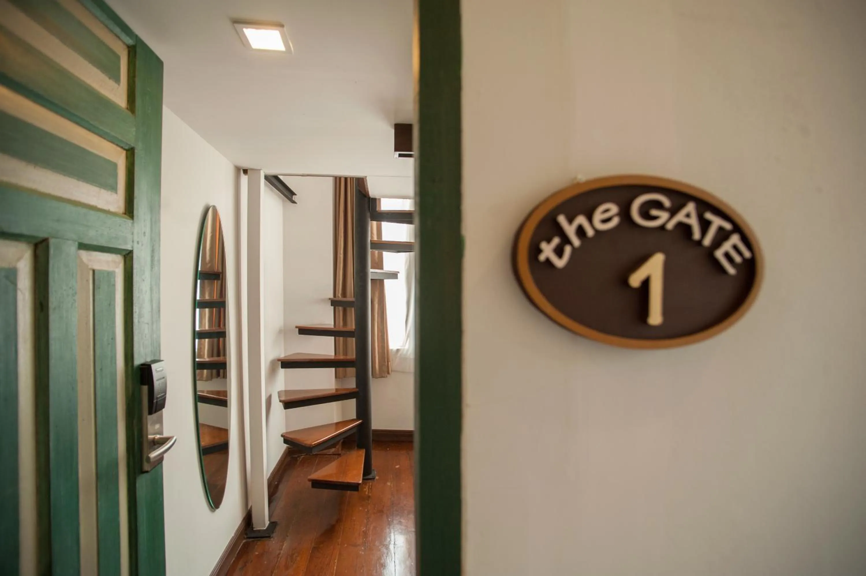 Day in Chetuphon Gate