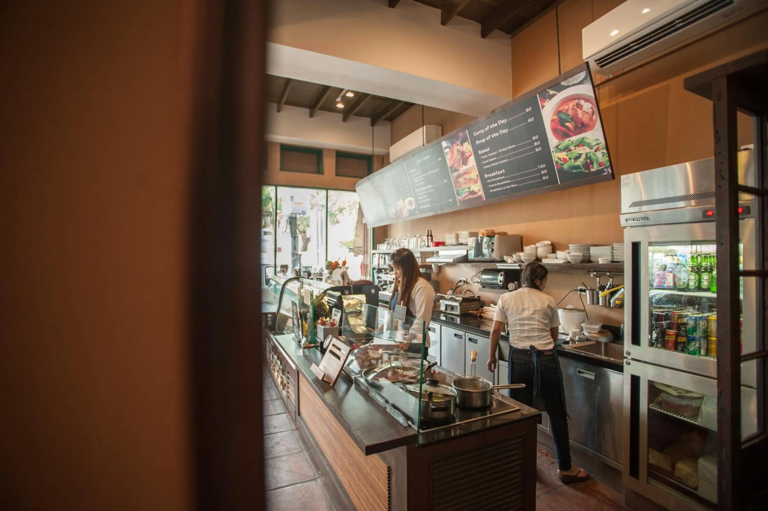 Restaurant/places to eat in Chetuphon Gate