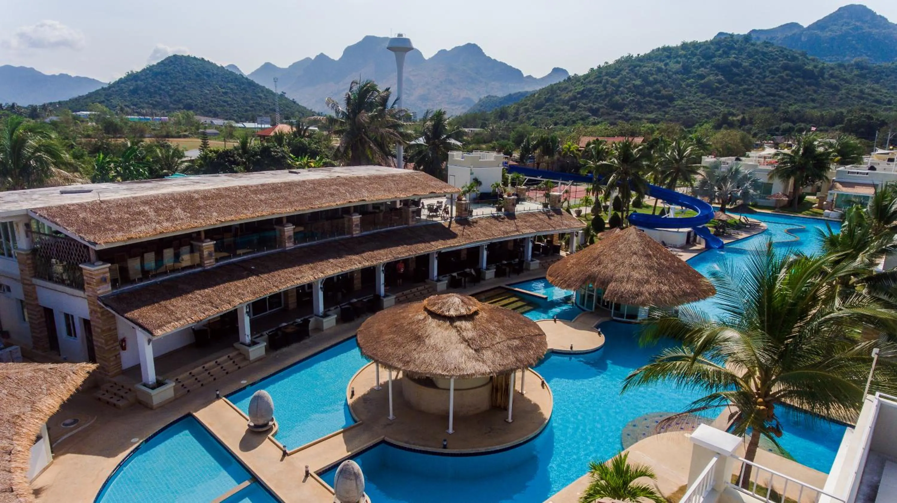 Restaurant/places to eat in Oriental Beach Pearl Resort