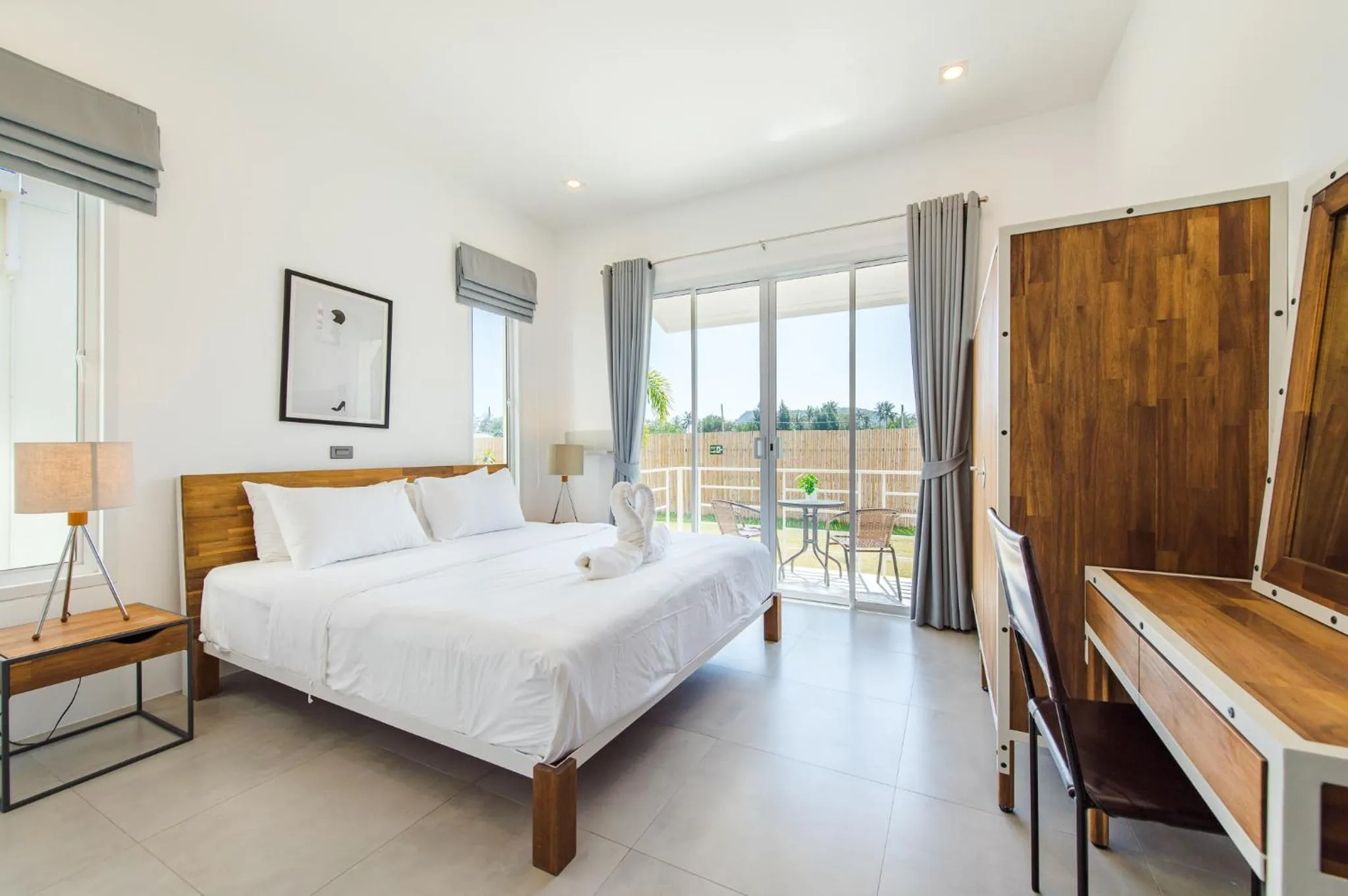 Bedroom, Bed in Oriental Beach Pearl Resort