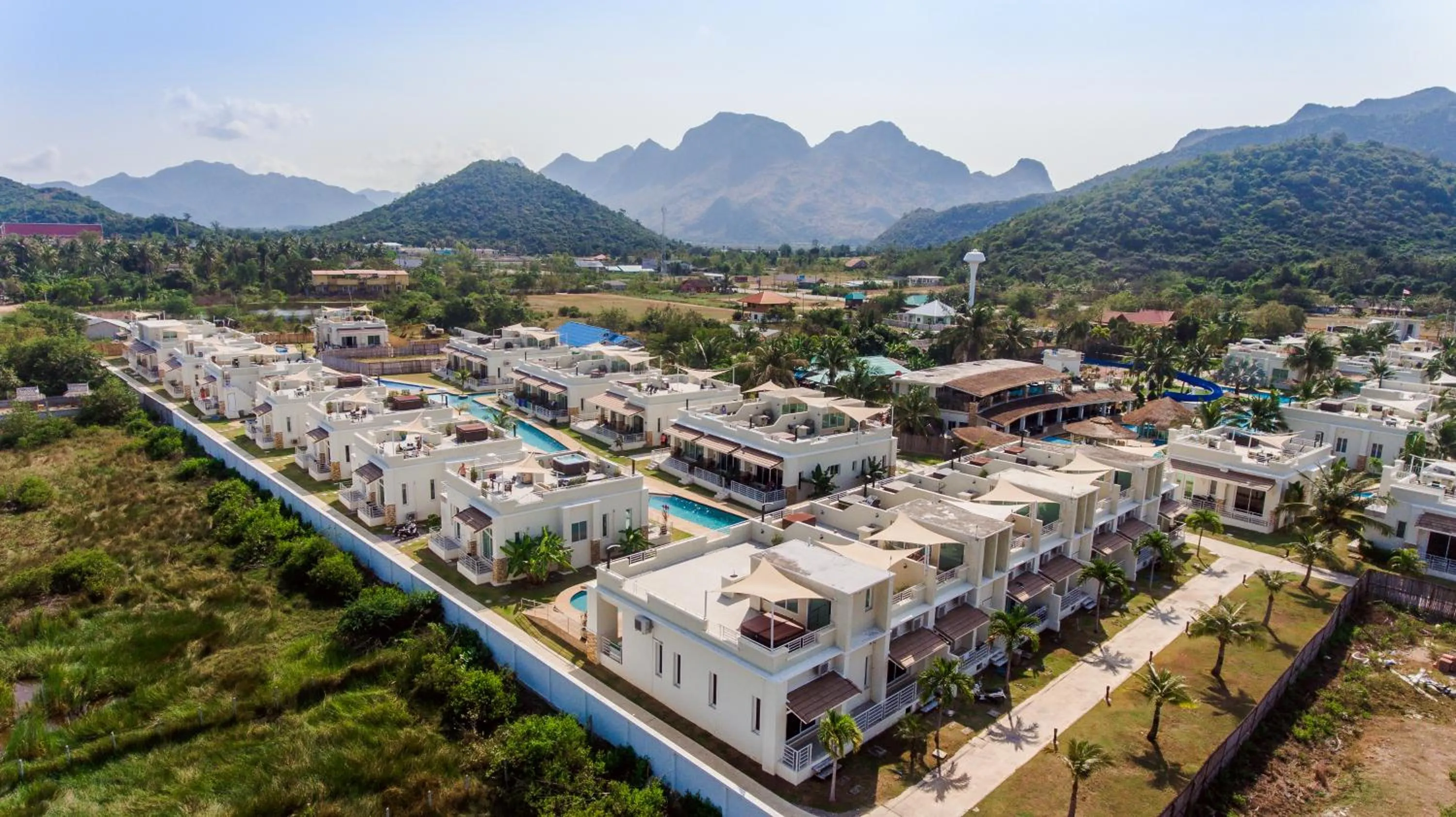 Property building in Oriental Beach Pearl Resort