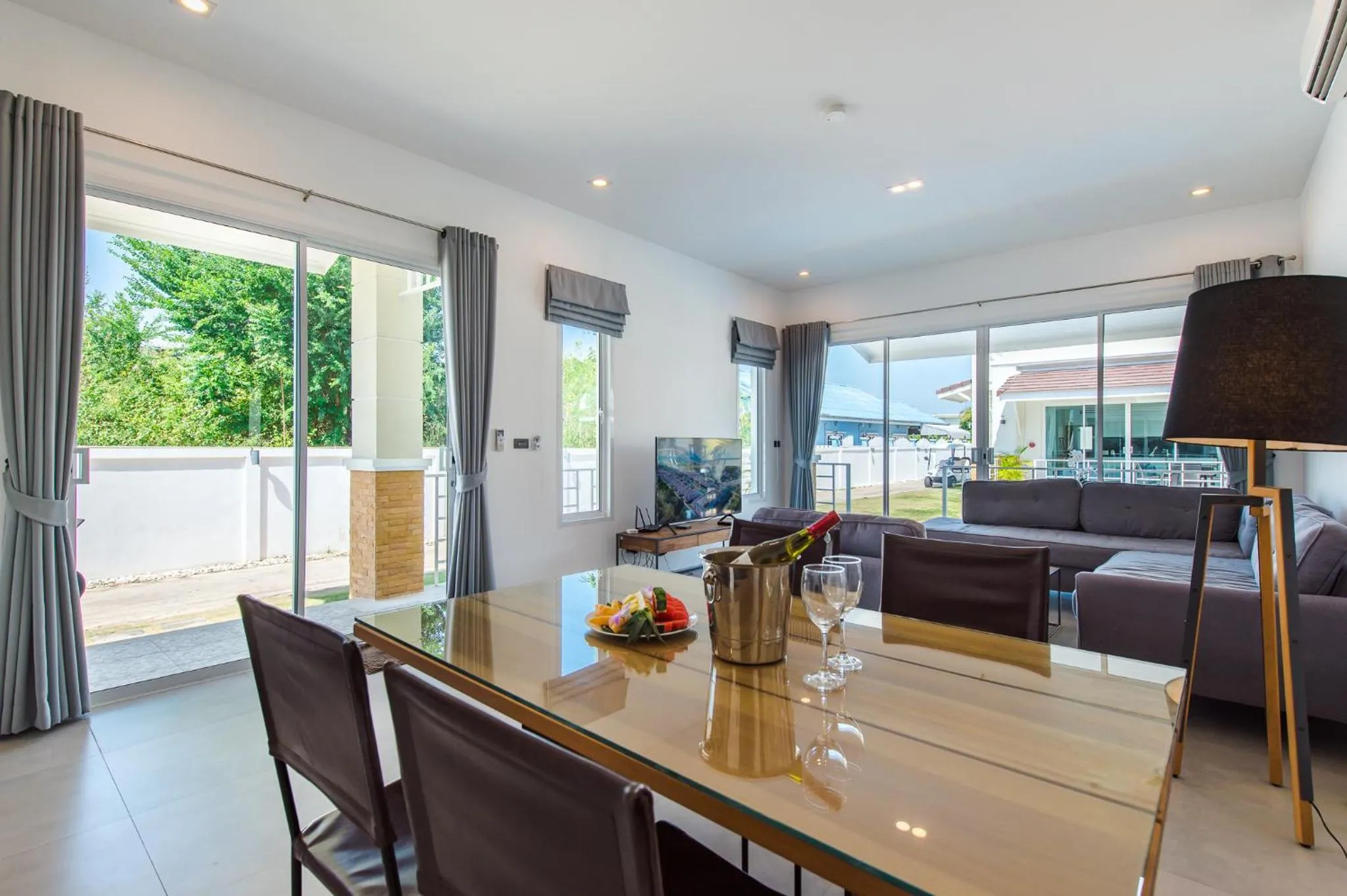 Living room in Oriental Beach Pearl Resort