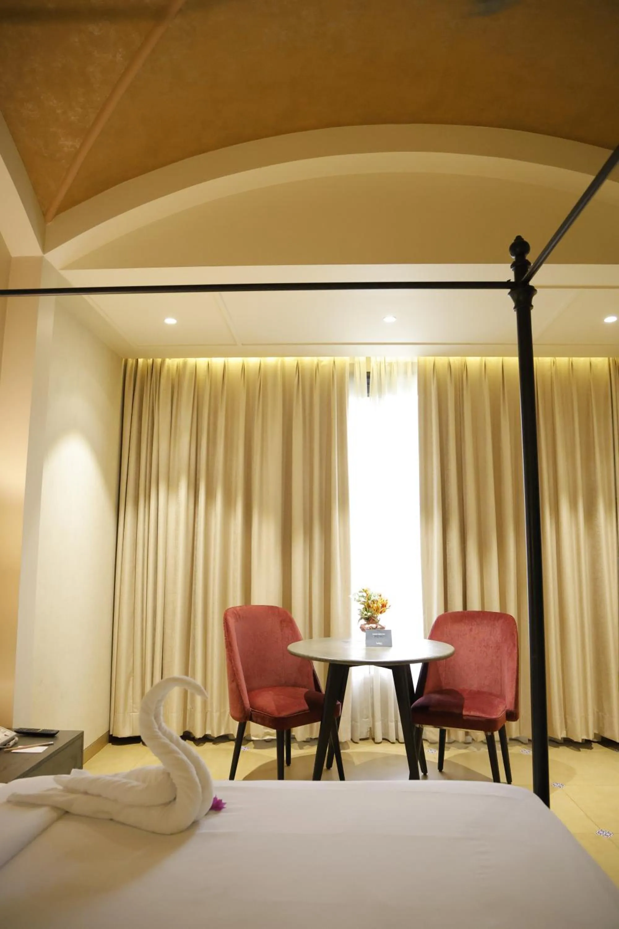 Bed in Radisson Resort & Spa Kandla