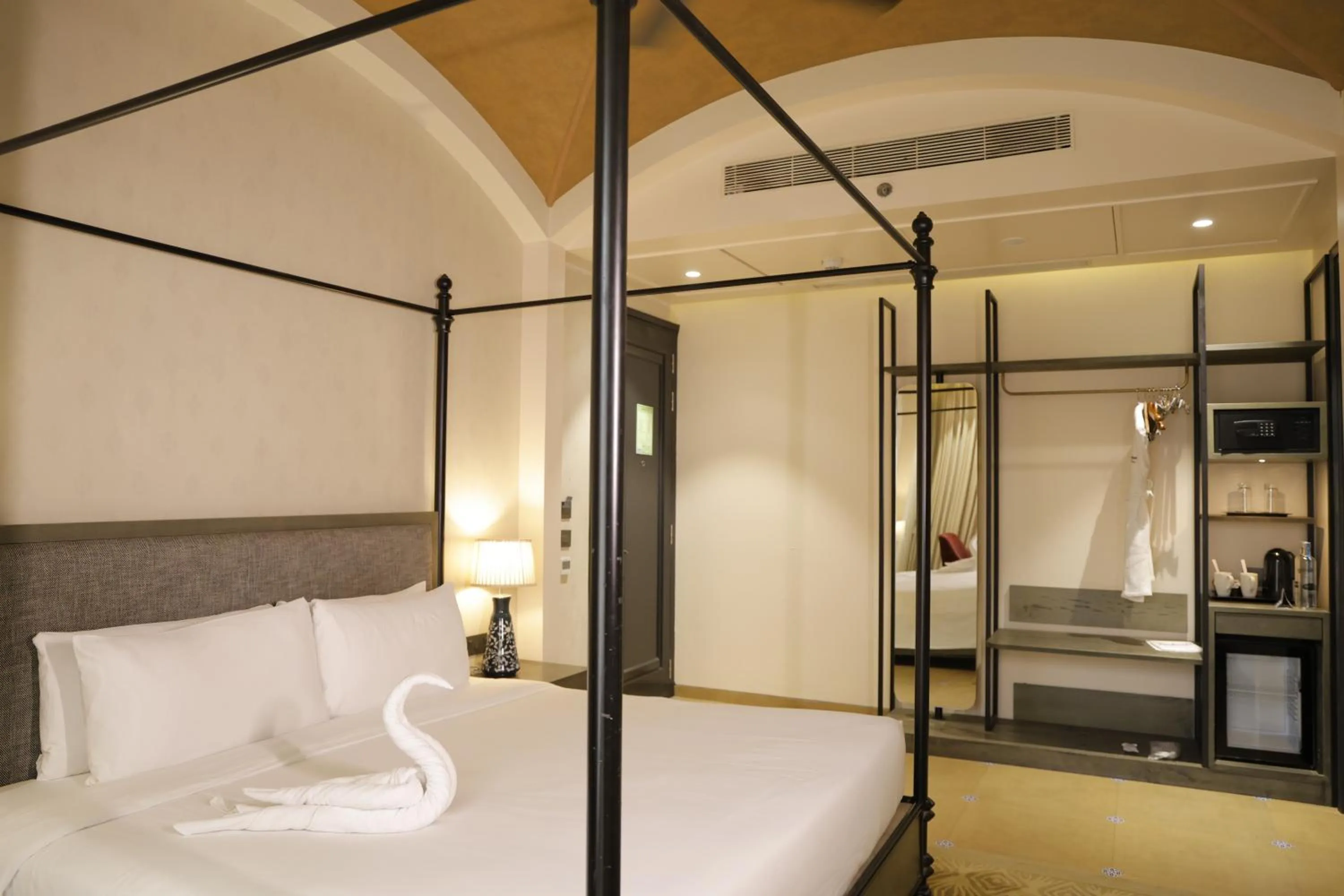 Bed in Radisson Resort & Spa Kandla