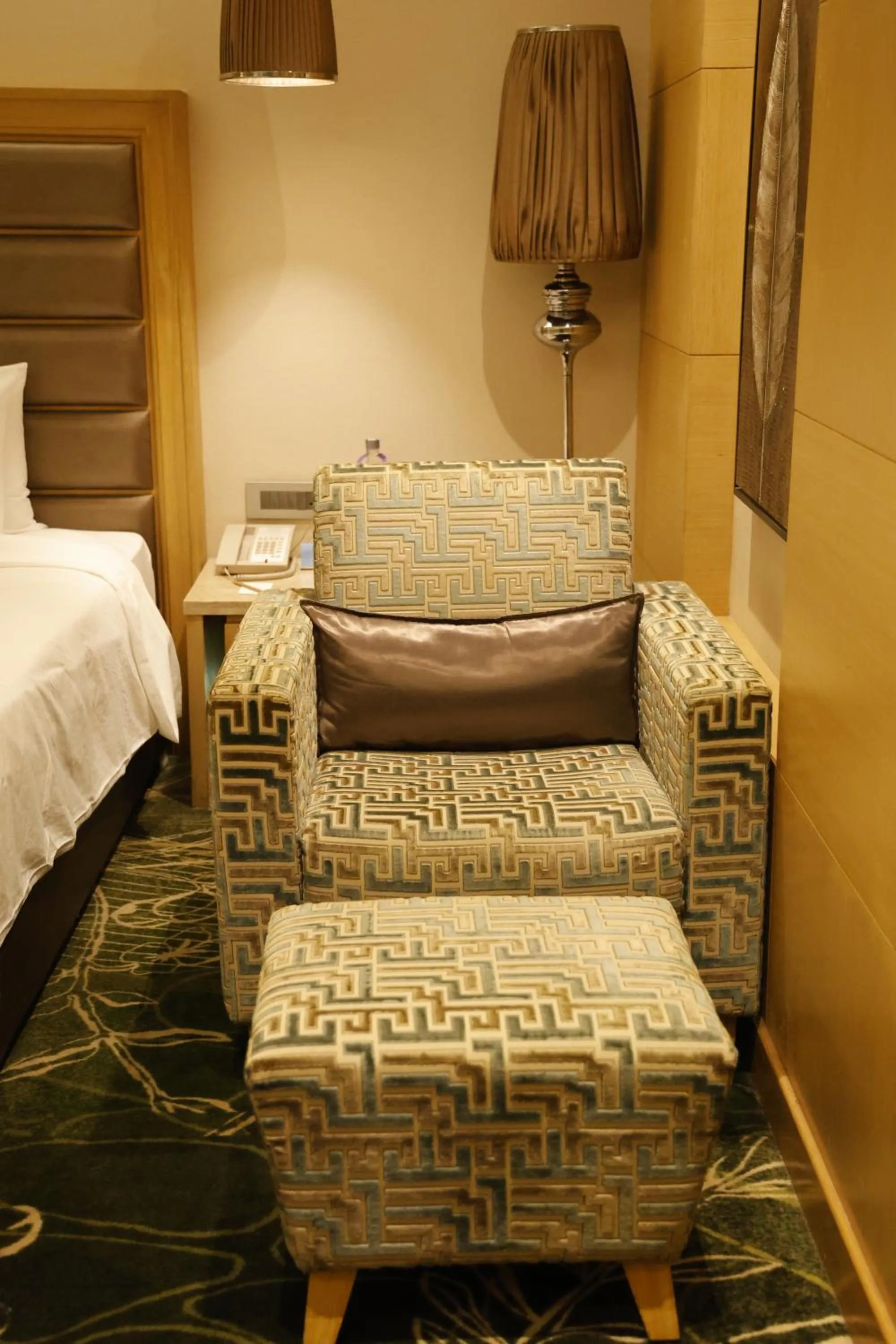 Living room, Bed in Radisson Resort & Spa Kandla