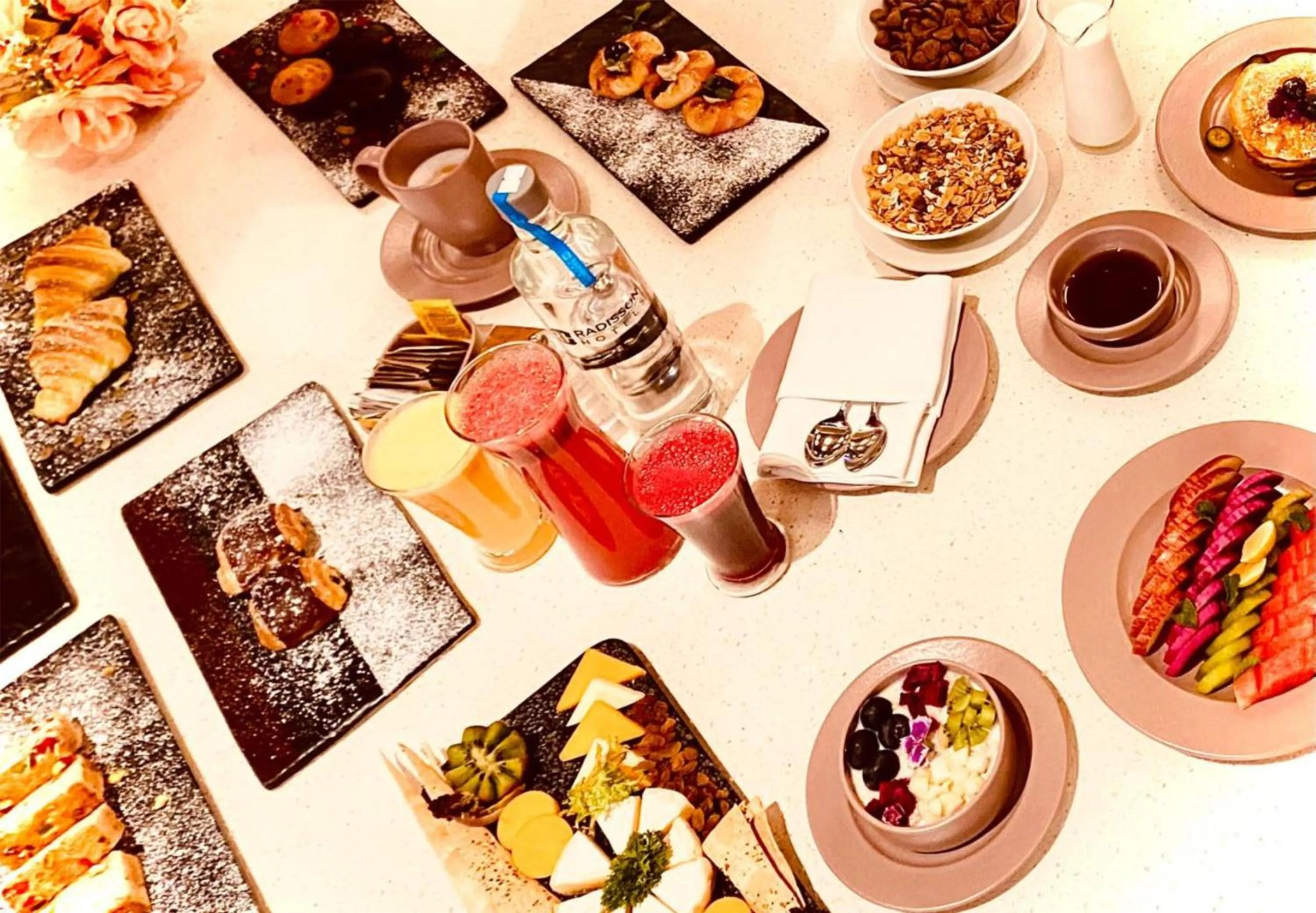 Food and drinks in Radisson Resort & Spa Kandla