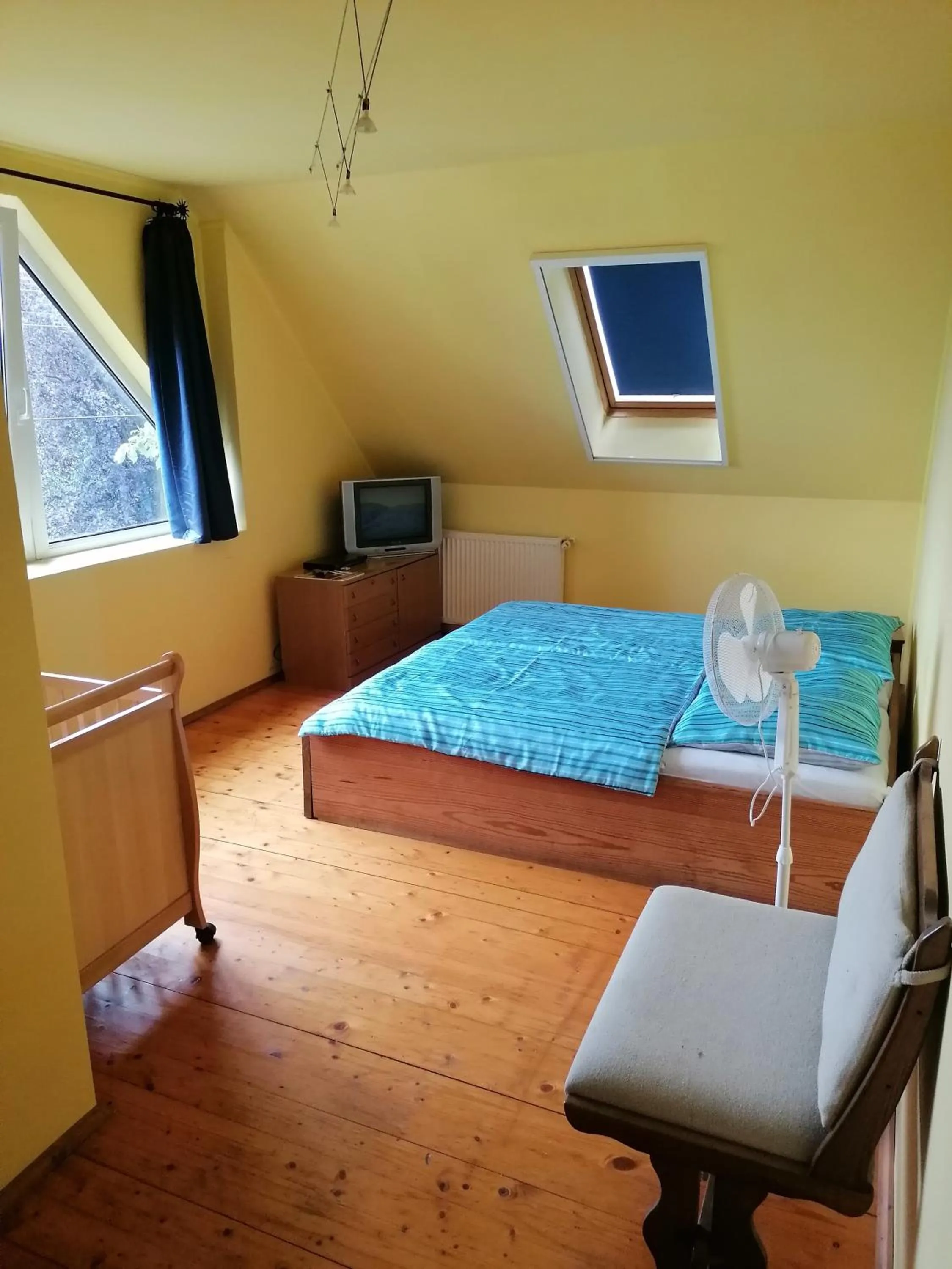 Photo of the whole room in Casa Napsugár Panzió