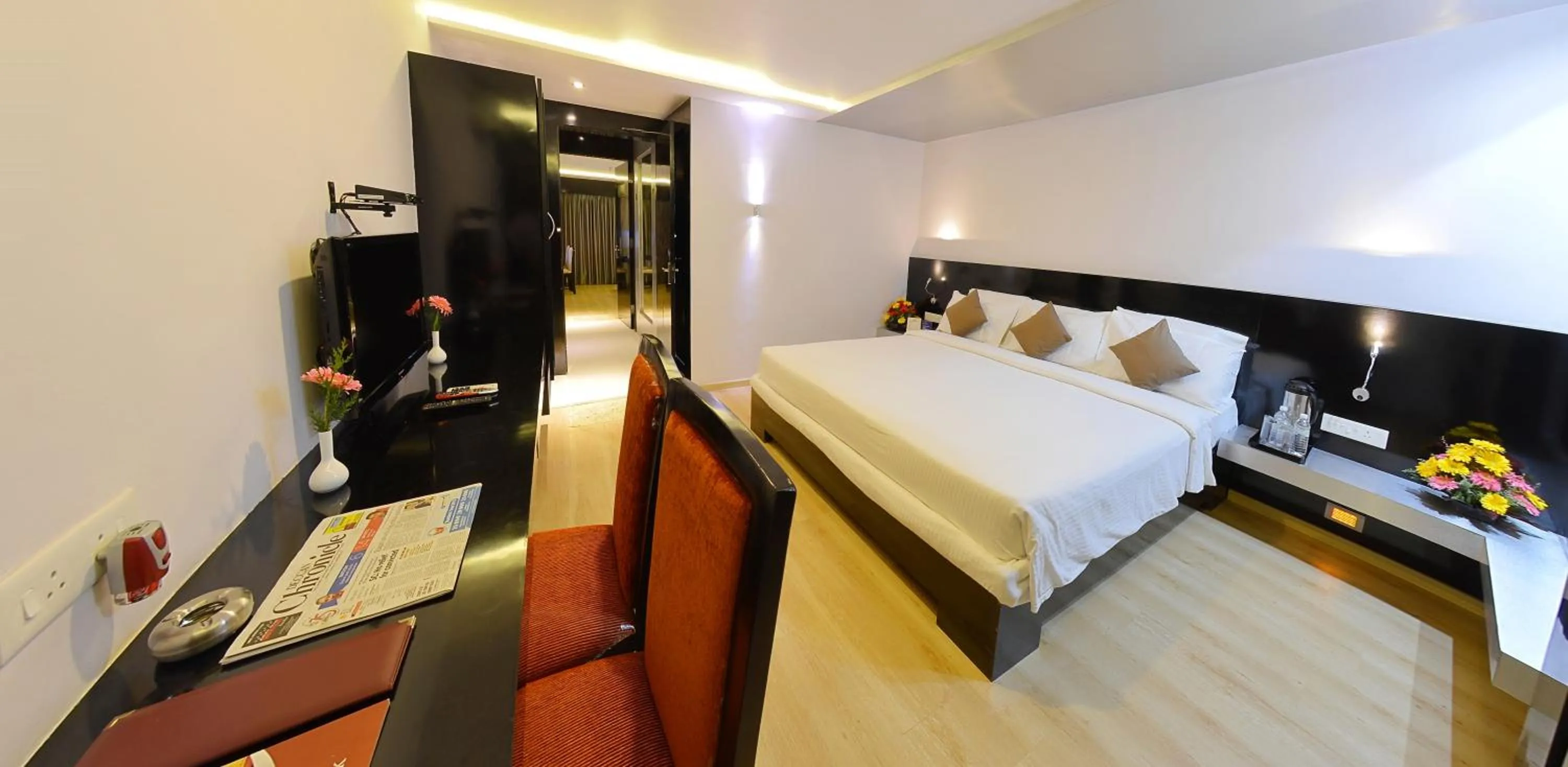 Restaurant/places to eat, Bed in Hotel Gokulam Park