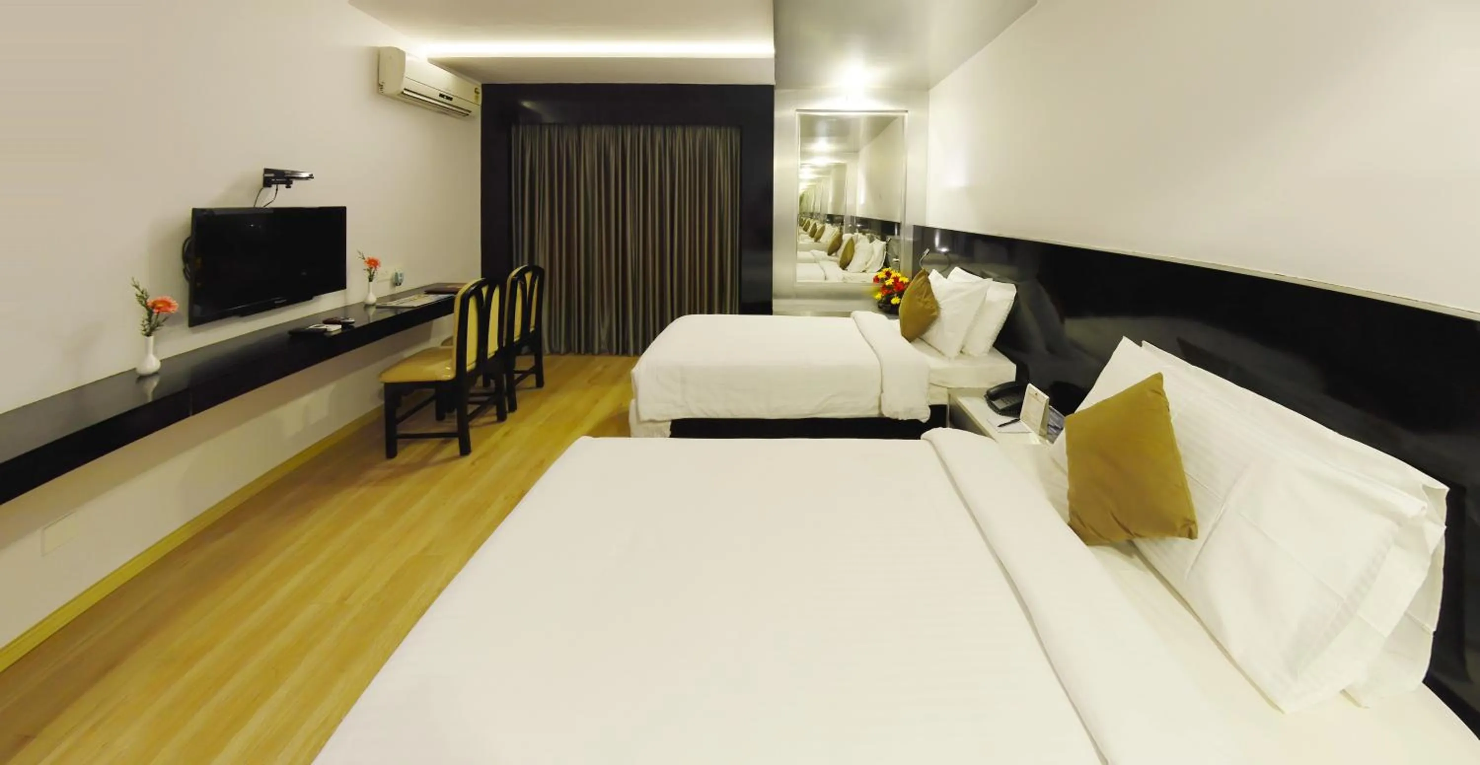 Bed in Hotel Gokulam Park