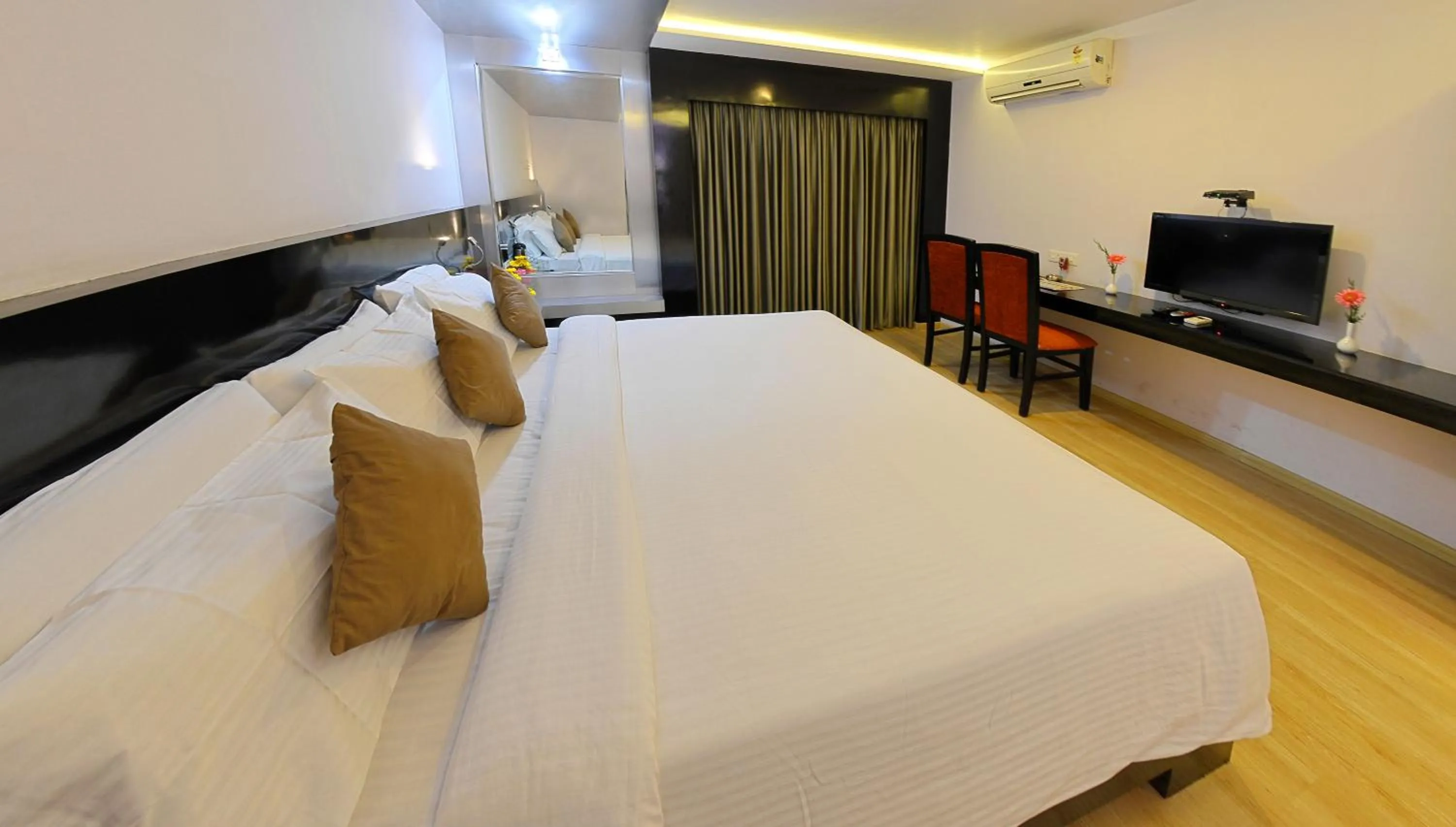 Bed in Hotel Gokulam Park