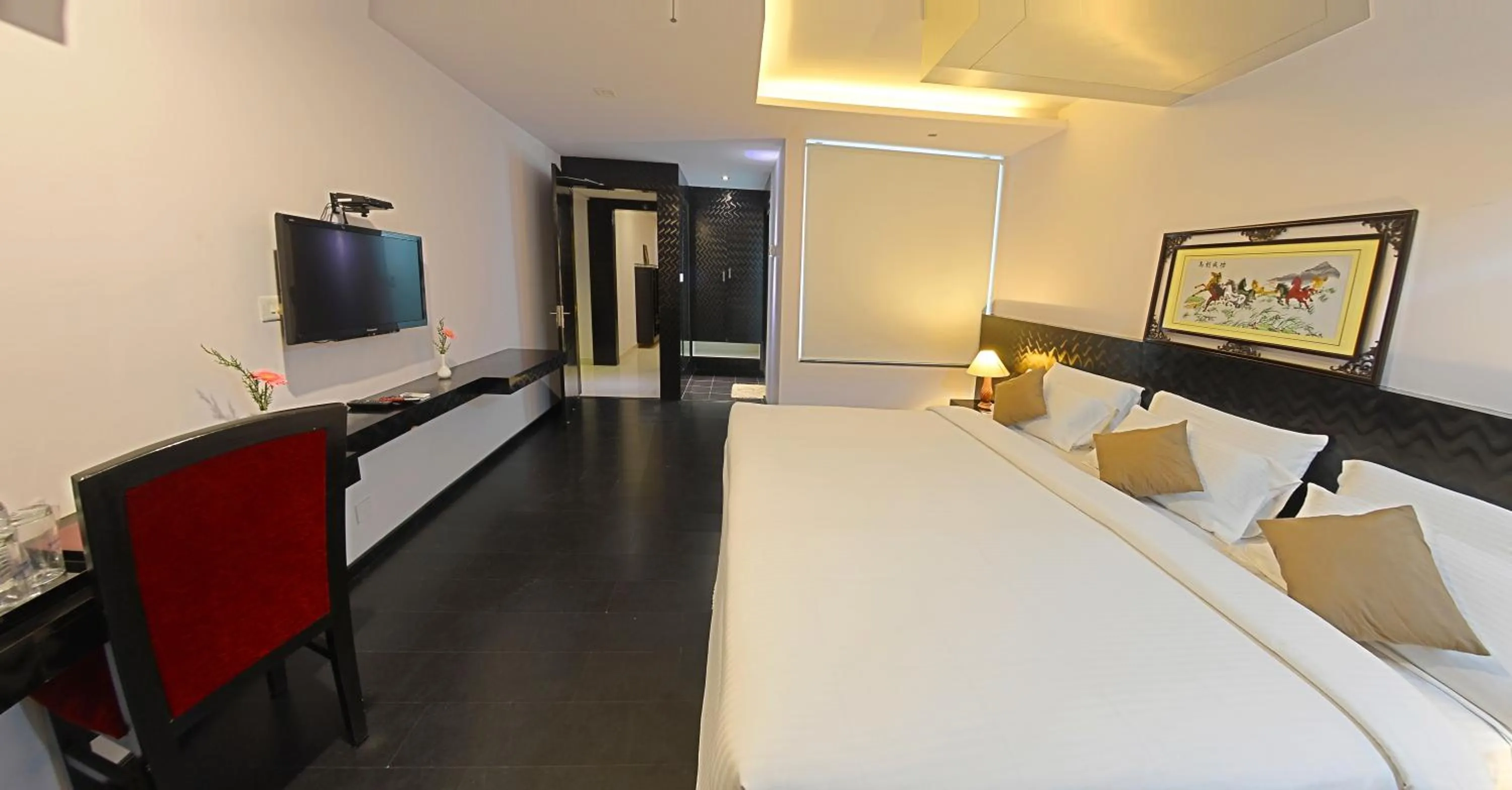 Shower, Bed in Hotel Gokulam Park